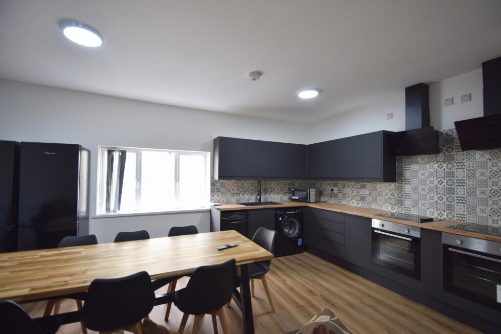 8 bed 1st Floor Flat for rent in Cardiff. From 2 Let 2 - Cardiff