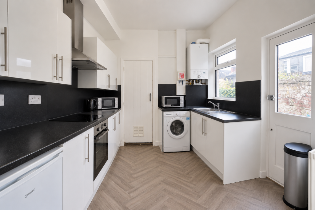 4 bed Detached for rent in Cardiff. From 2 Let 2 - Cardiff