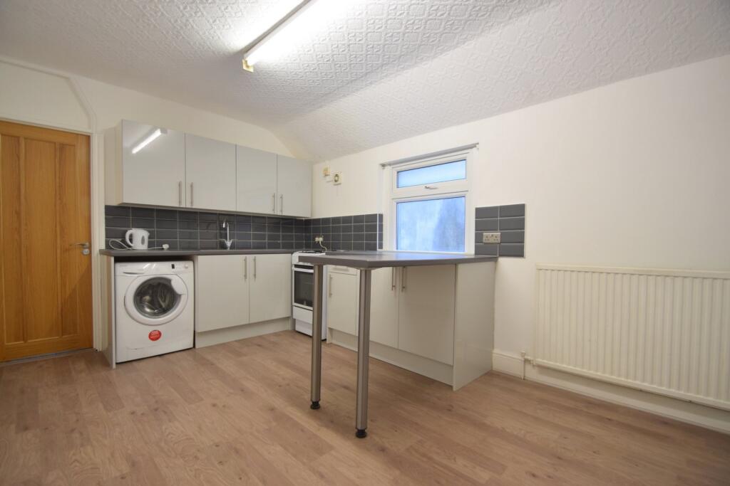 3 bed 1st Floor Flat for rent in Cardiff. From 2 Let 2 - Cardiff
