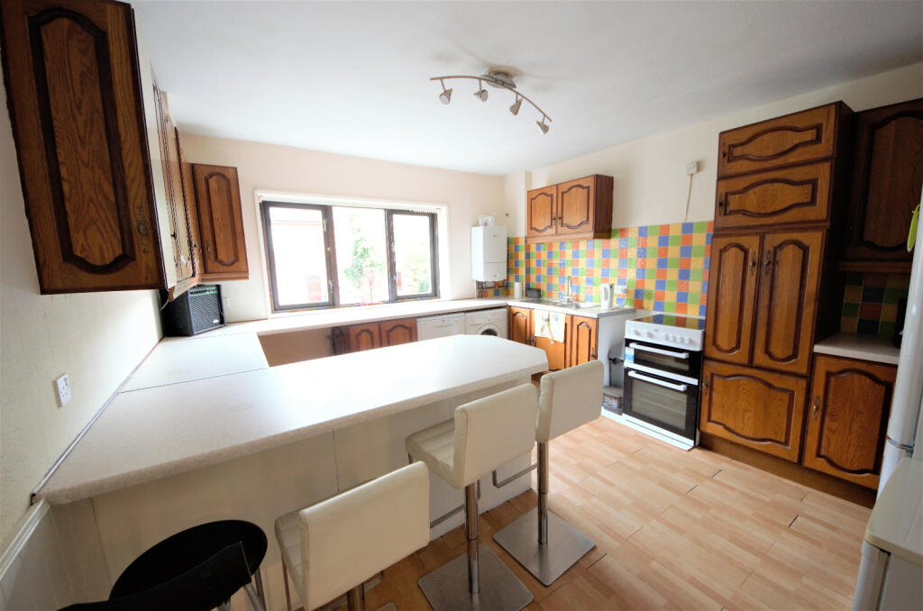 4 bed Annexe for rent in London. From Myspace - London