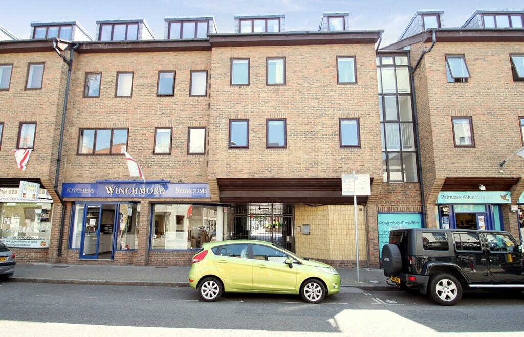 3 bed Apartment for rent in Kingston upon Thames. From Greenfield Estate Agents - Surbiton