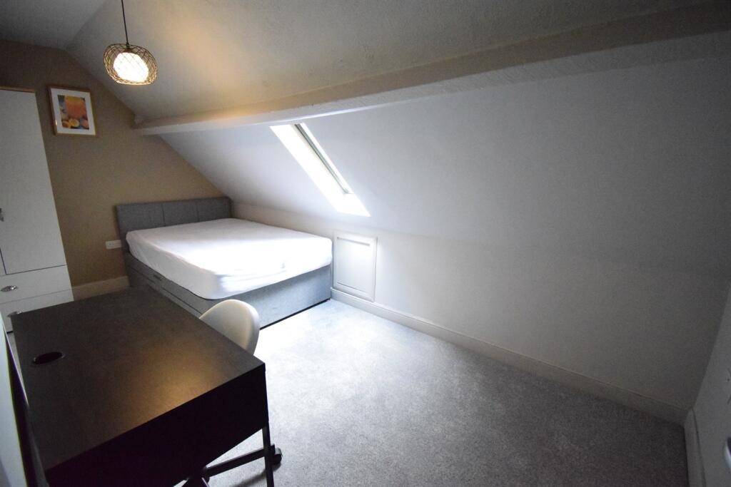 6 bed Detached for rent in Pontypridd. From FlatHomes Property Services - Cardiff 6 bed Detached for rent in Pontypridd. From FlatHomes Property Services - Cardiff