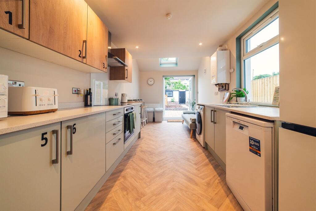6 bed Detached for rent in Cardiff. From FlatHomes Property Services - Cardiff