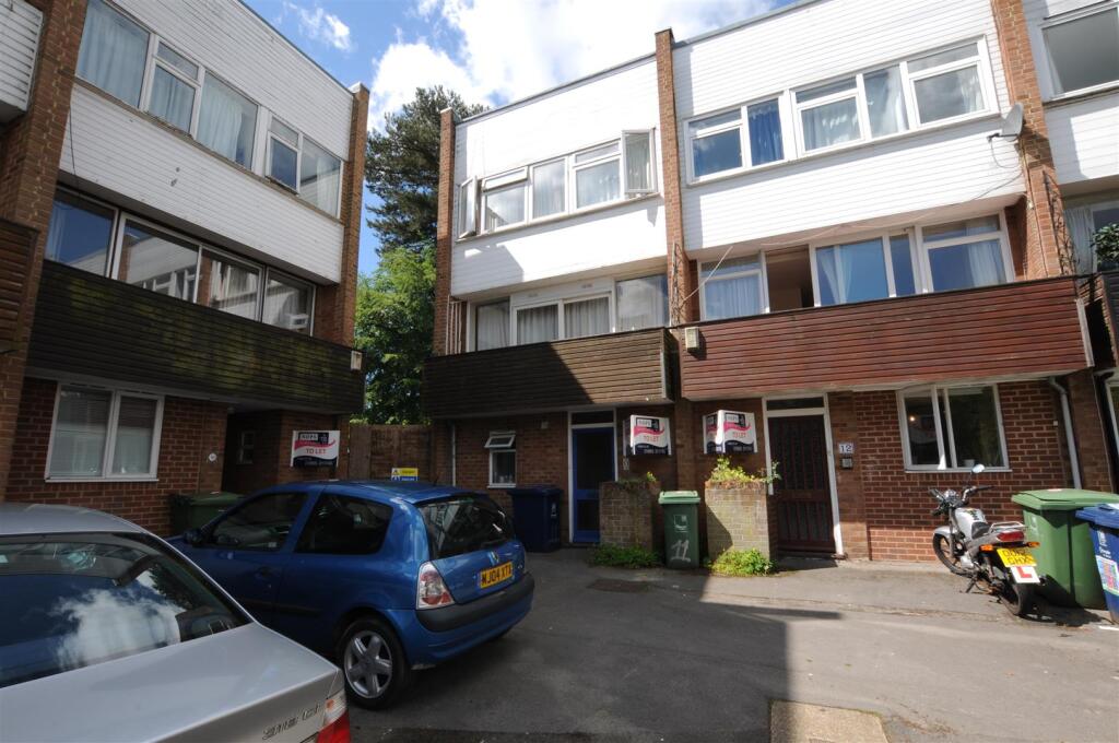 6 bed Detached for rent in Elsfield. From North Oxford Property Service - Oxford