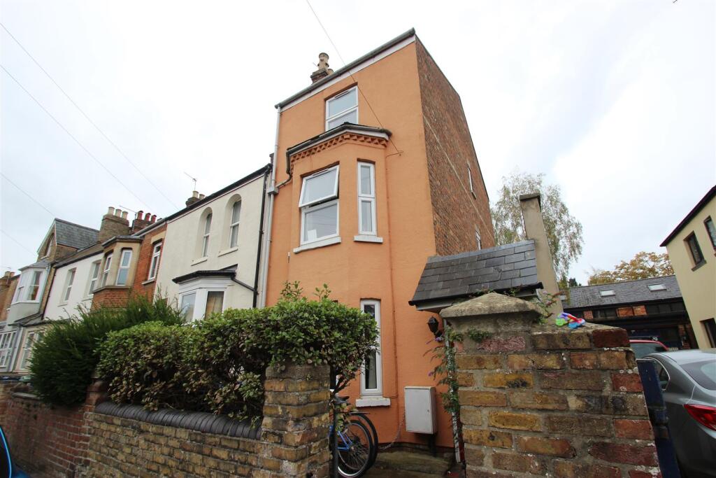 5 bed Detached for rent in Sandford-on-Thames. From North Oxford Property Service - Oxford