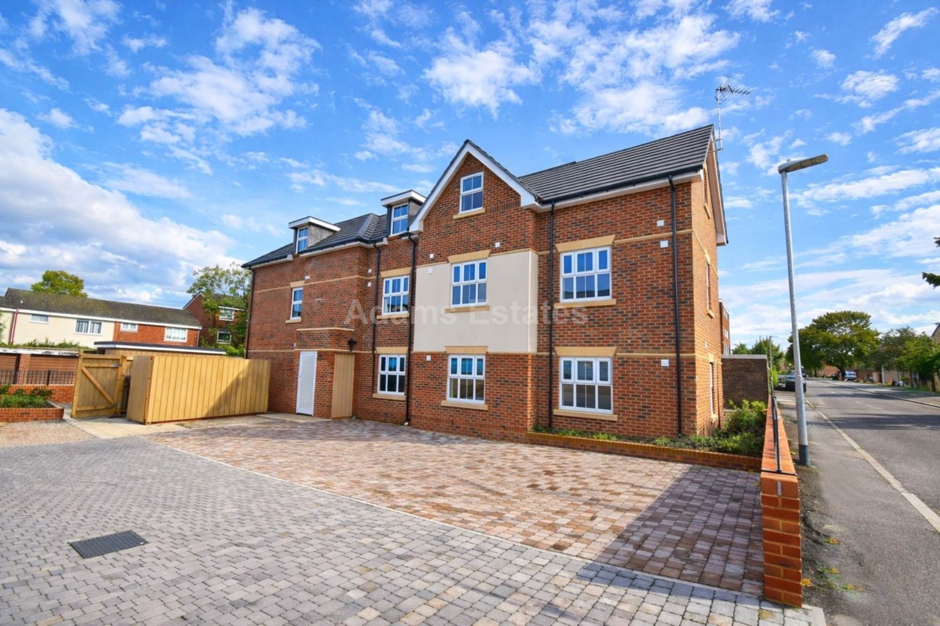 1 bed 1st Floor Flat for rent in Reading. From Student Holmes - University Office