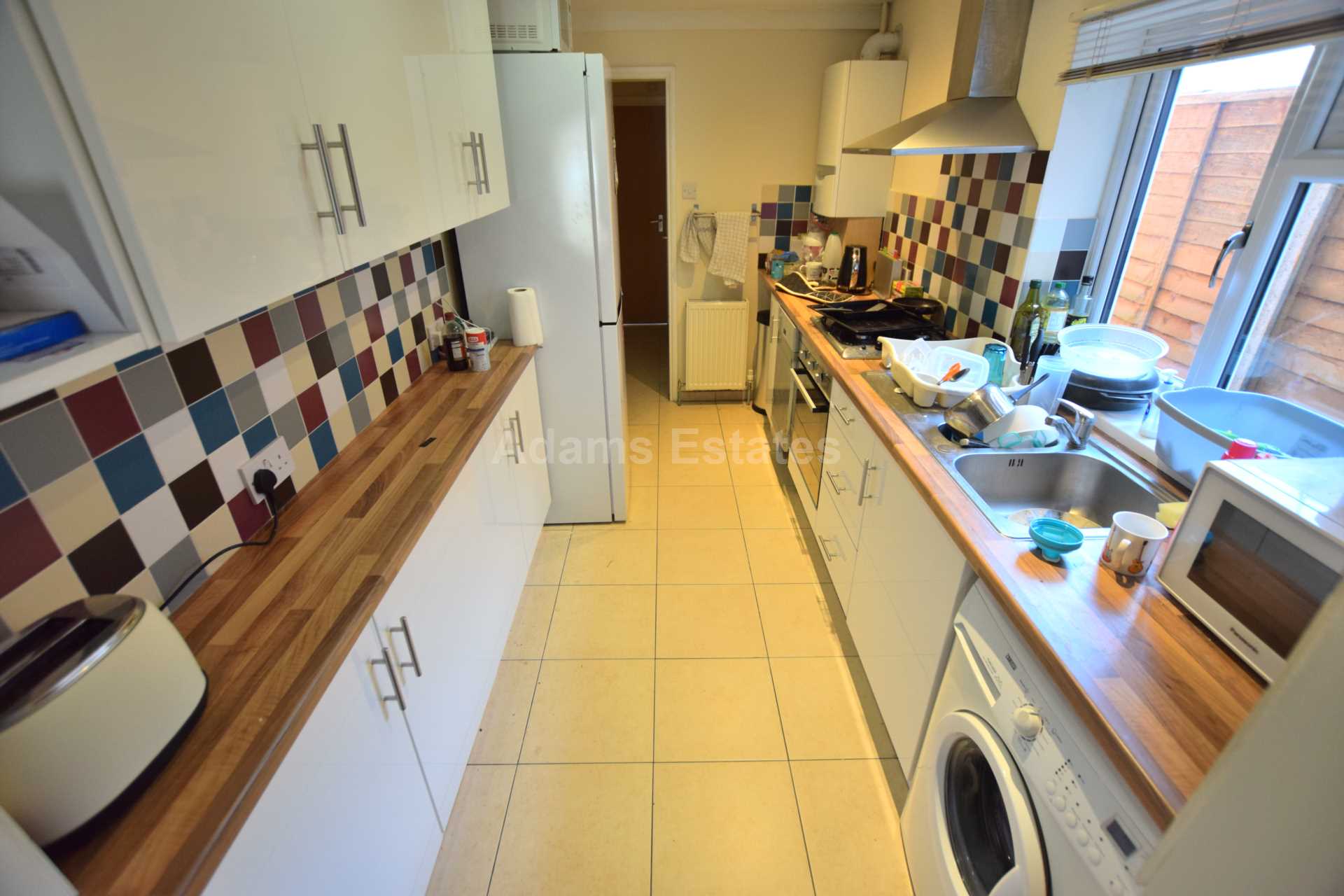 4 bed Mid Terraced House for rent in Reading. From Student Holmes - University Office
