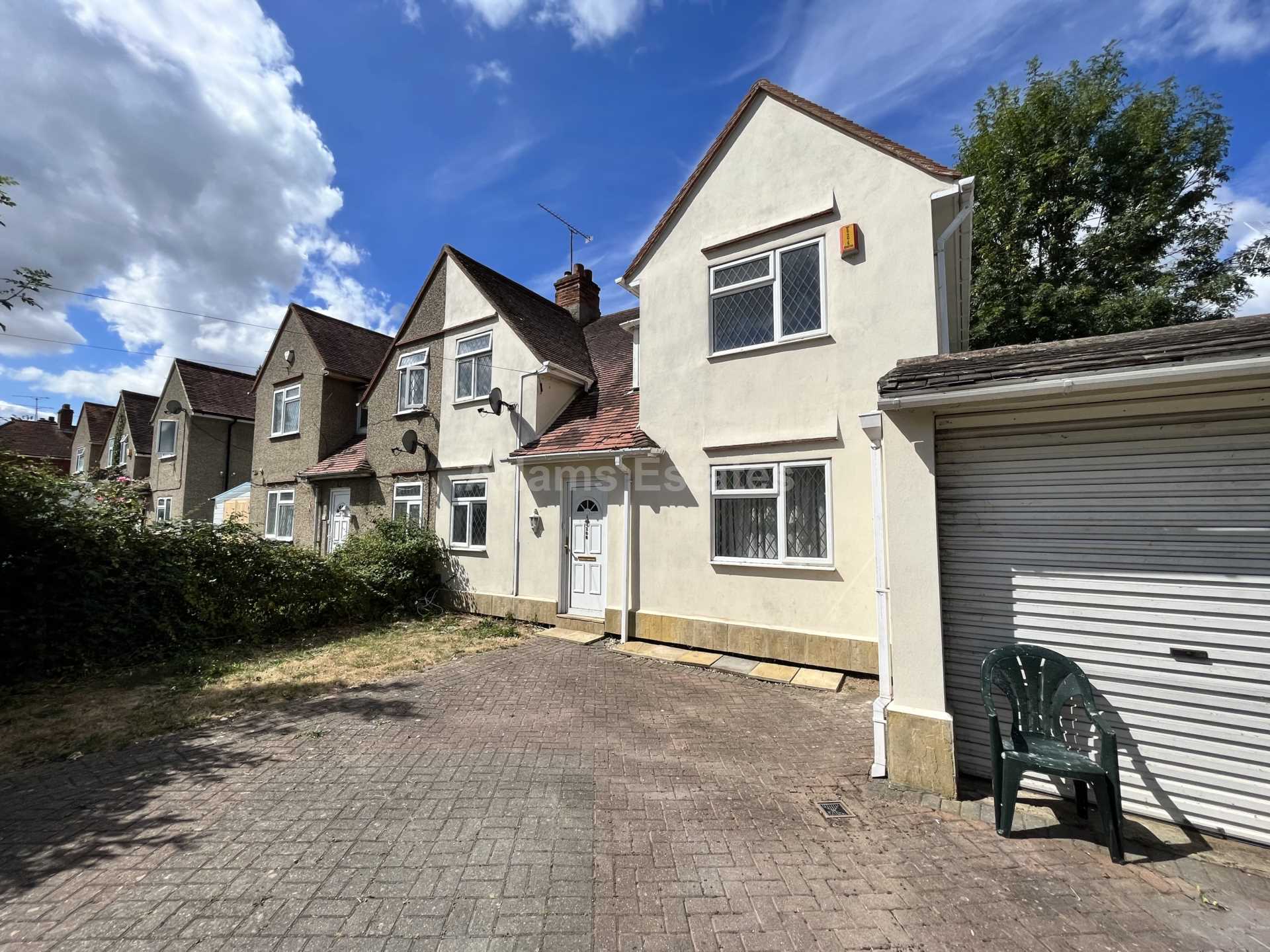 4 bed Semi Detached for rent in Reading. From Student Holmes - University Office
