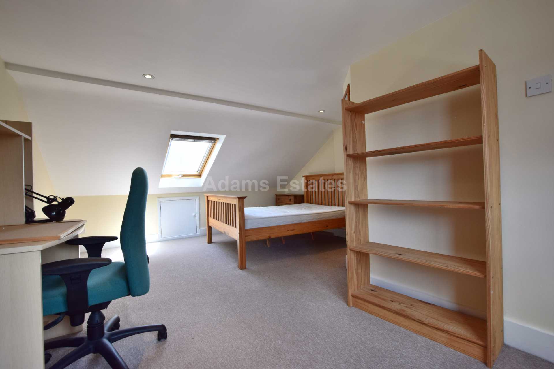 4 bed Mid Terraced House for rent in Reading. From Student Holmes - University Office