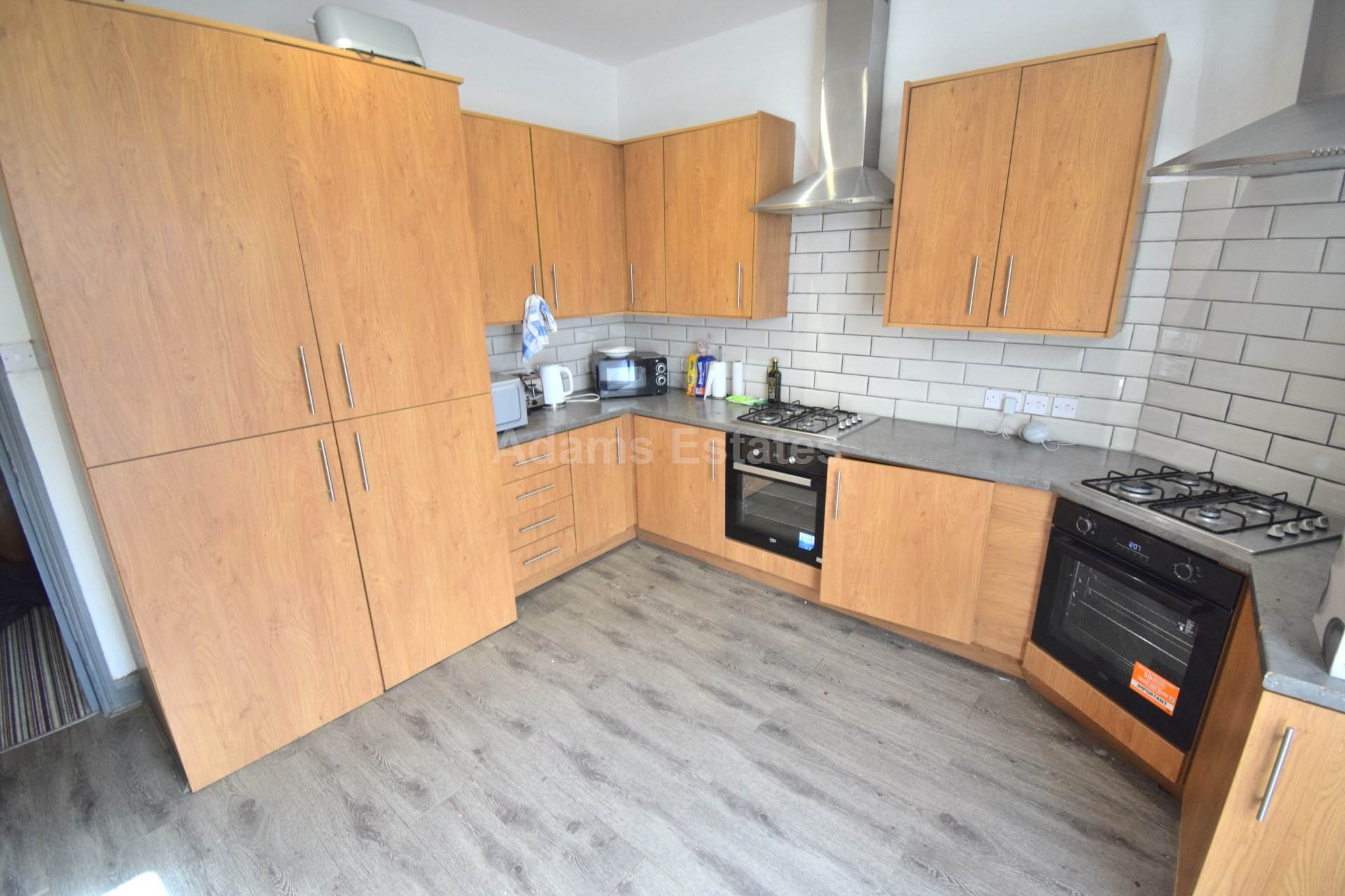 6 bed 1st Floor Flat for rent in Reading. From Student Holmes - University Office