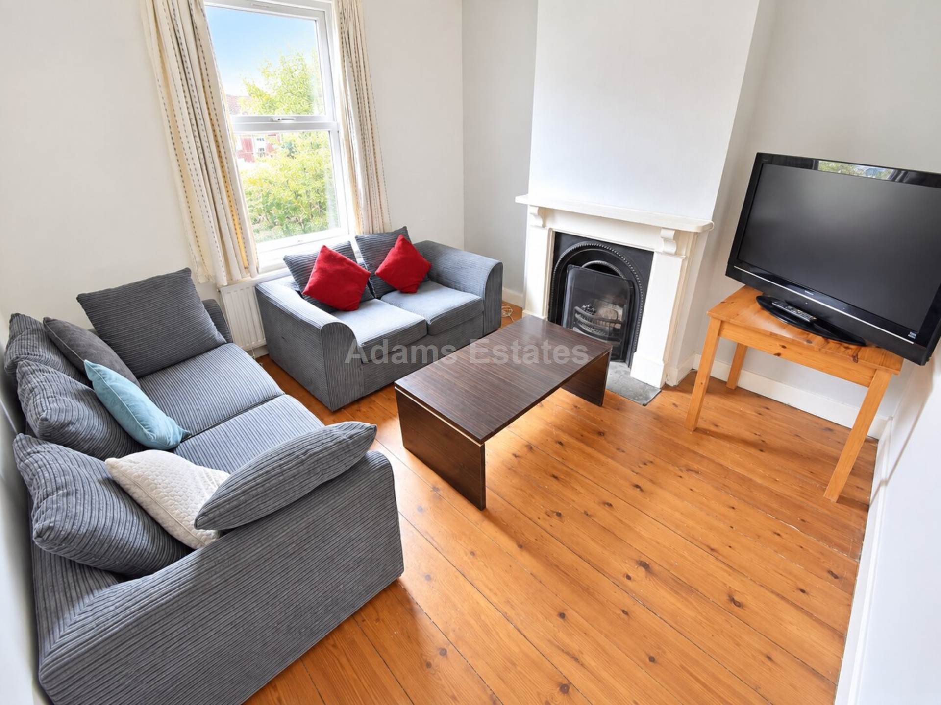 4 bed Mid Terraced House for rent in Reading. From Student Holmes - University Office