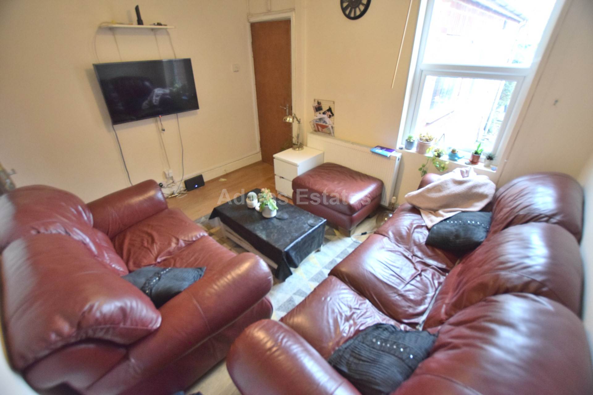 4 bed Mid Terraced House for rent in Reading. From Student Holmes - University Office
