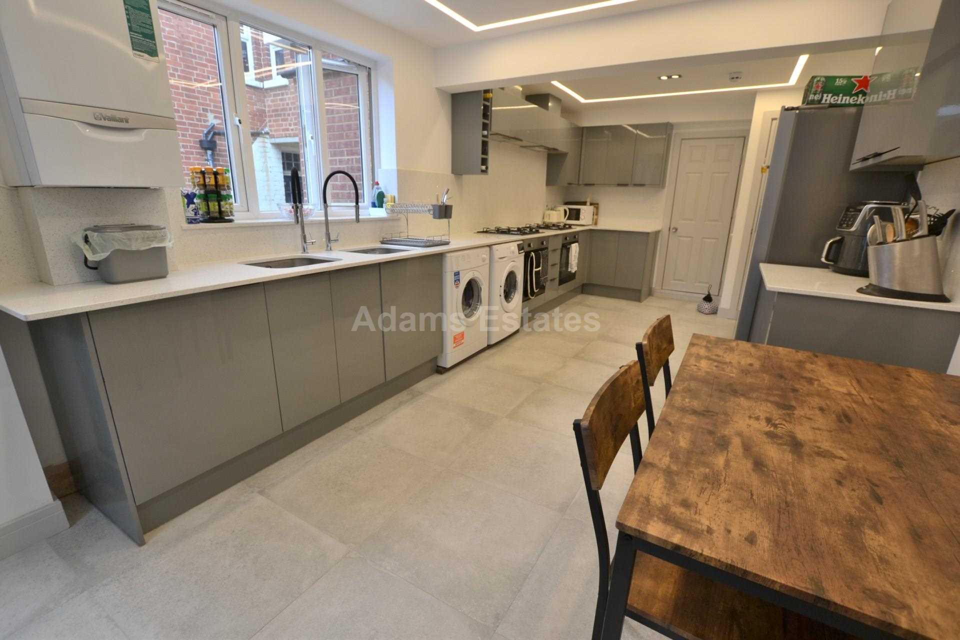 6 bed End of Terrace for rent in Reading. From Student Holmes - University Office