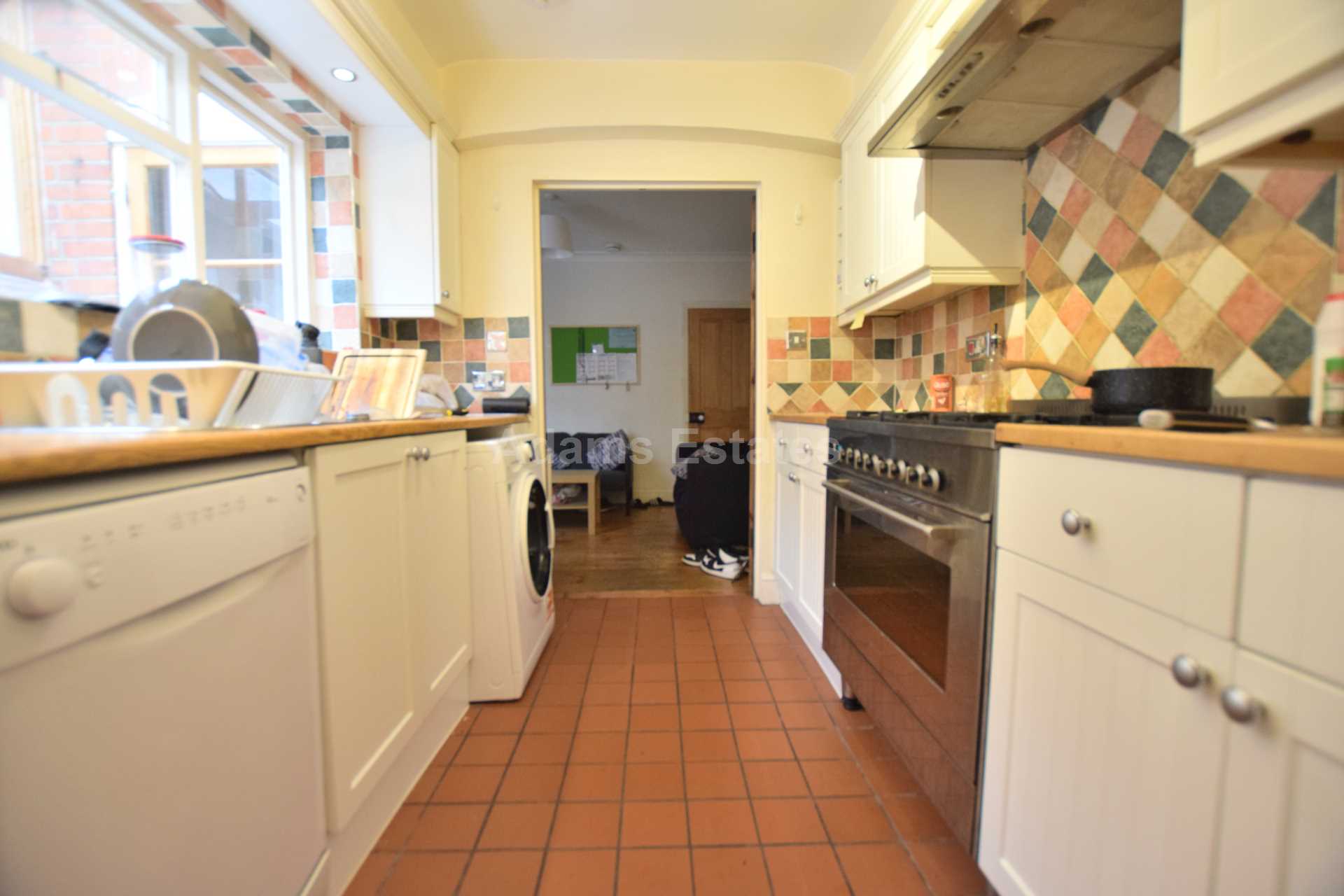 4 bed Mid Terraced House for rent in Reading. From Student Holmes - University Office 4 bed Mid Terraced House for rent in Reading. From Student Holmes - University Office
