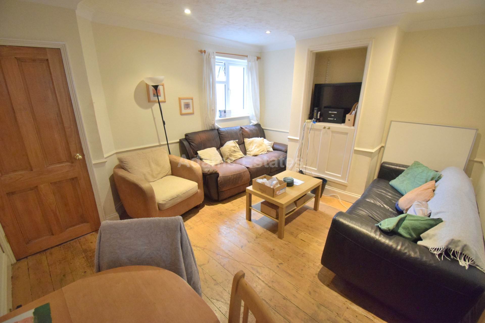 4 bed Mid Terraced House for rent in Reading. From Student Holmes - University Office