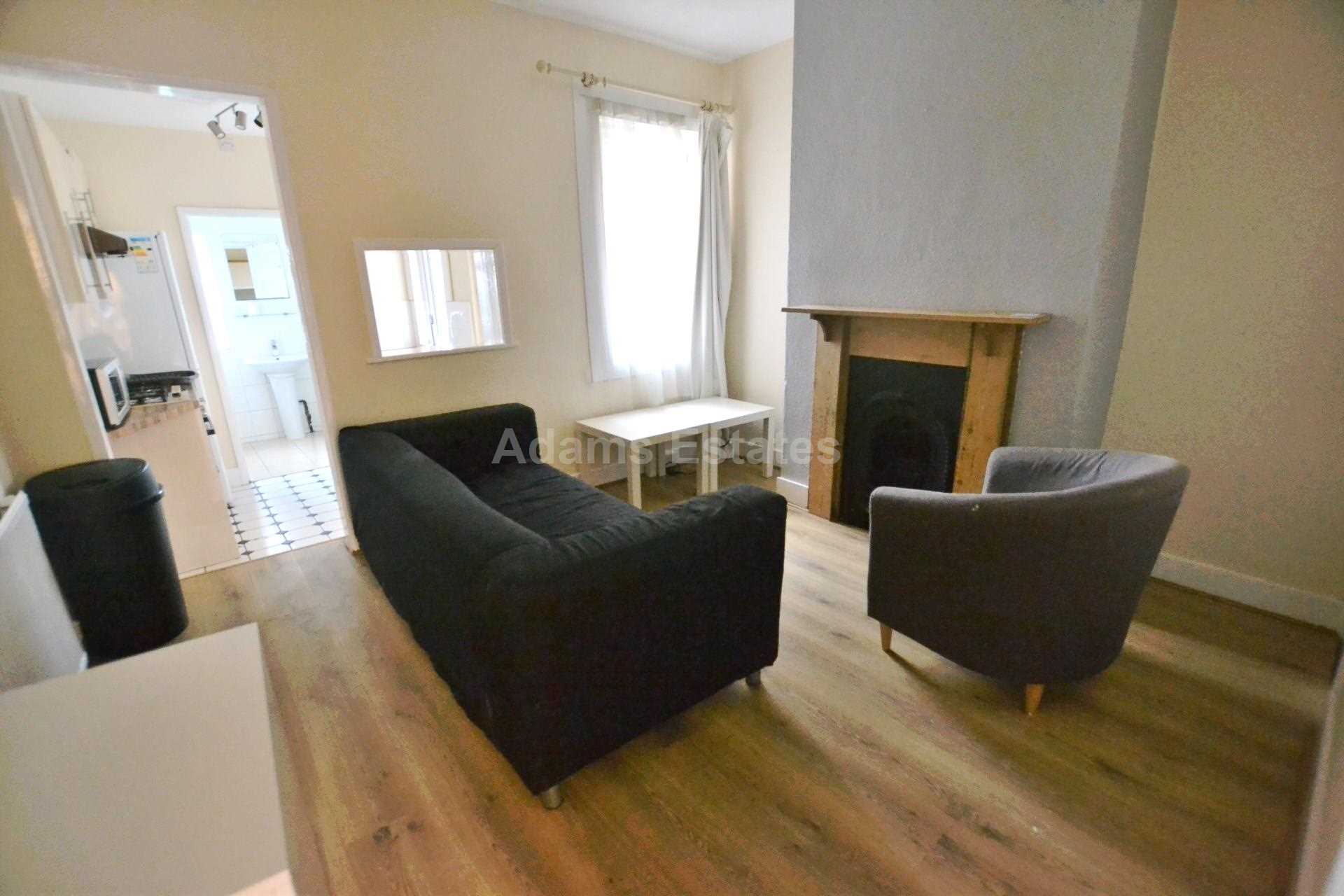 4 bed Mid Terraced House for rent in Reading. From Student Holmes - University Office