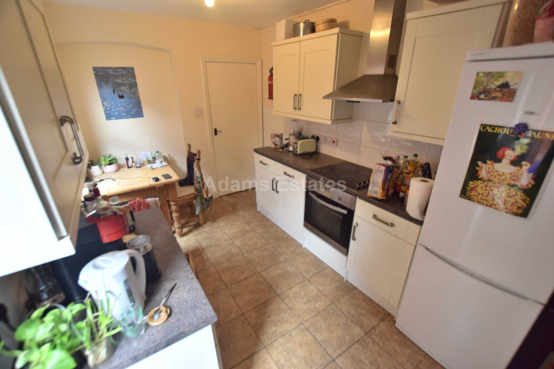 4 bed Mid Terraced House for rent in Reading. From Student Holmes - University Office