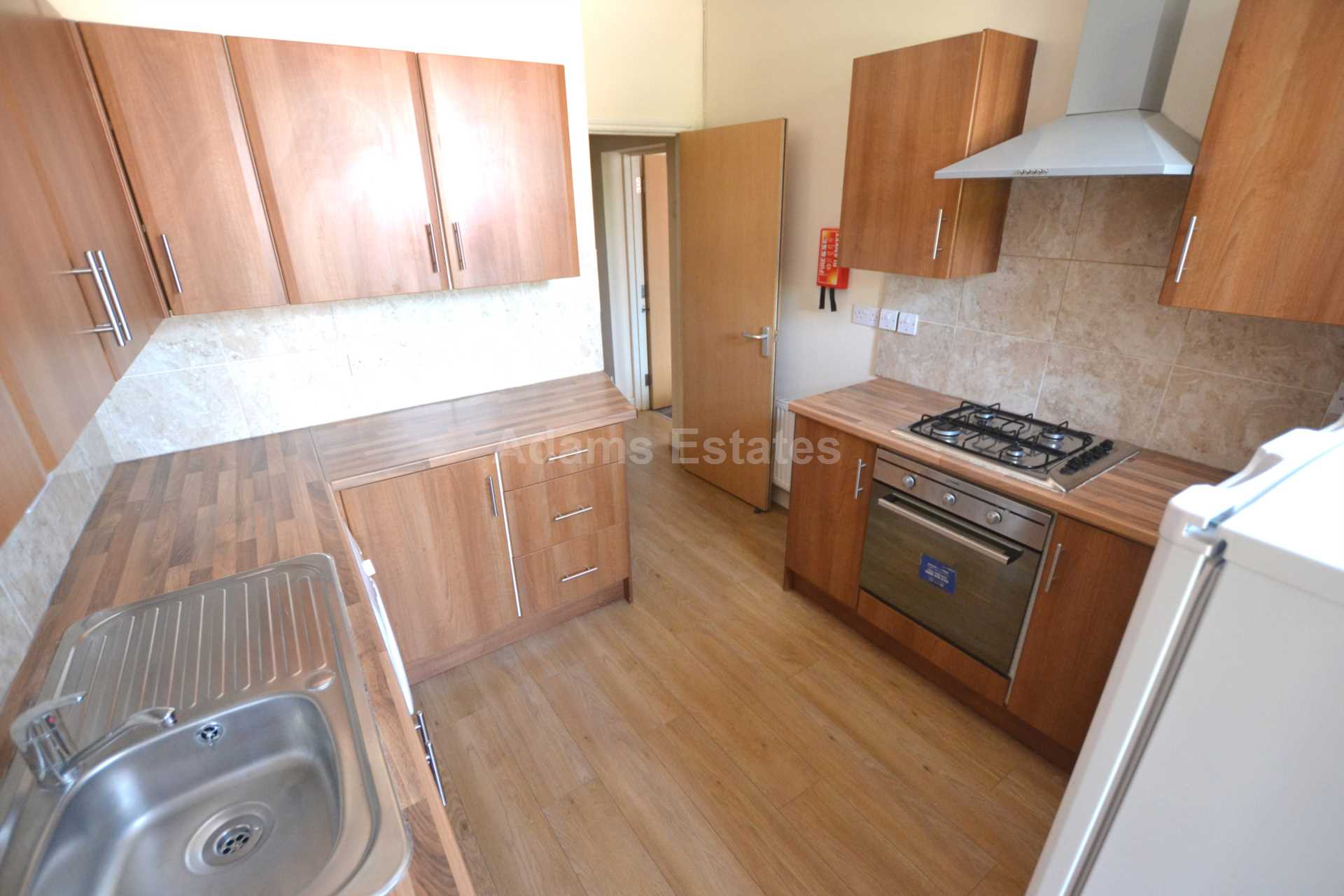4 bed 1st Floor Flat for rent in Reading. From Student Holmes - University Office