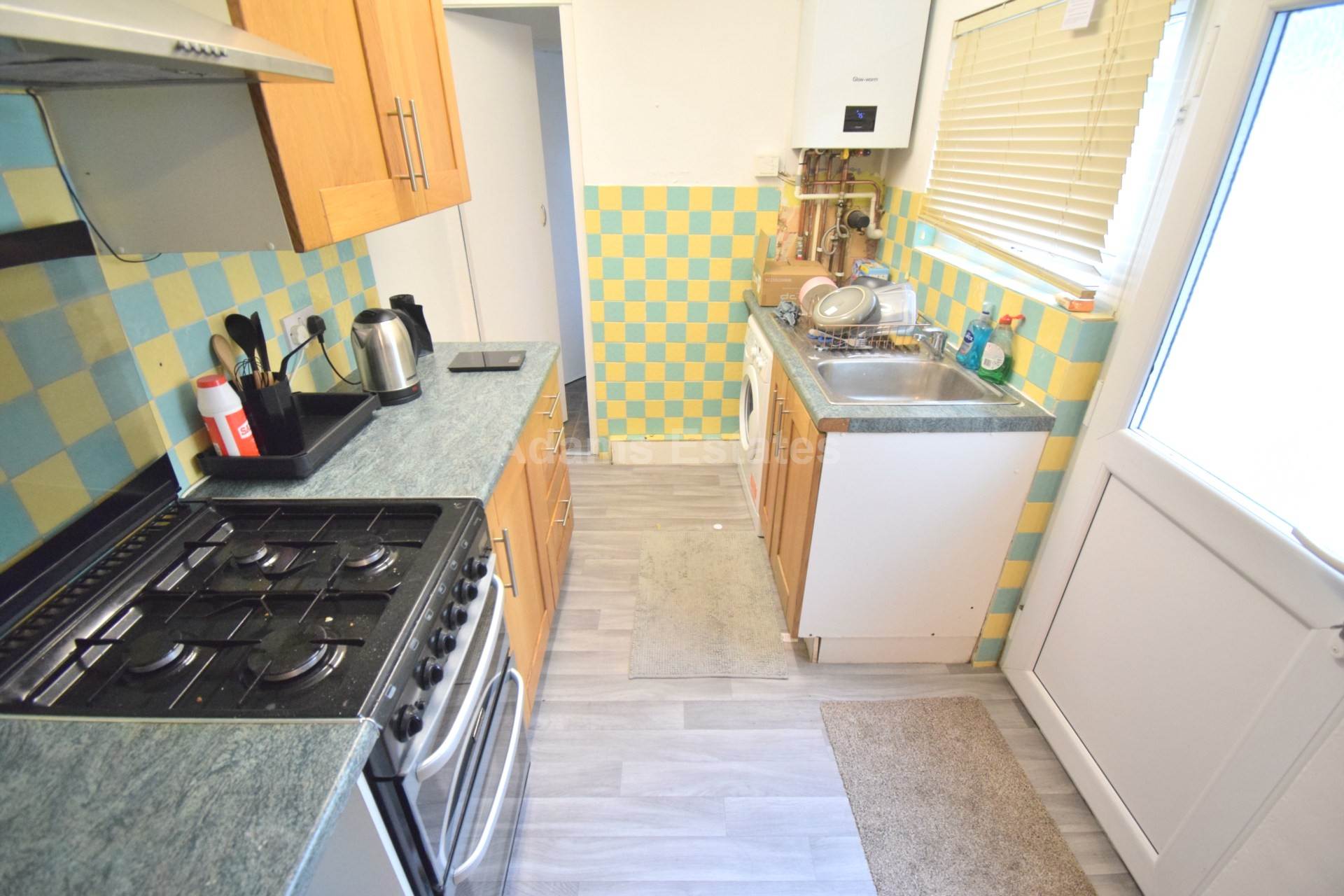 4 bed Mid Terraced House for rent in Reading. From Student Holmes - University Office