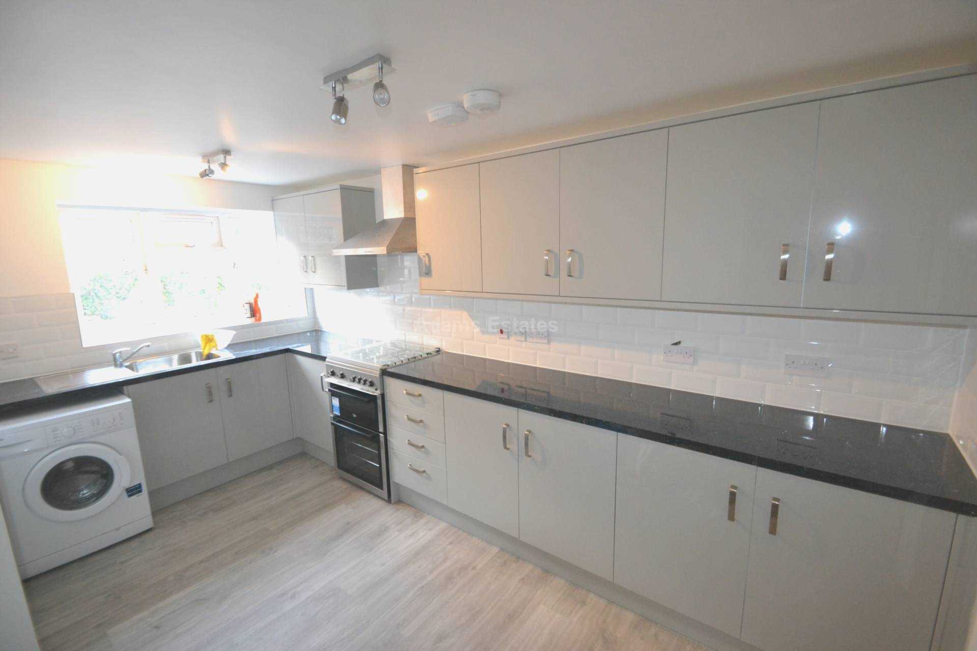 6 bed Semi Detached for rent in Reading. From Student Holmes - University Office