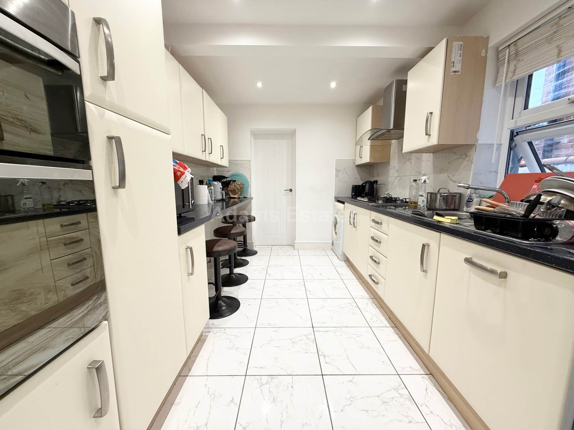 4 bed Mid Terraced House for rent in Reading. From Student Holmes - University Office