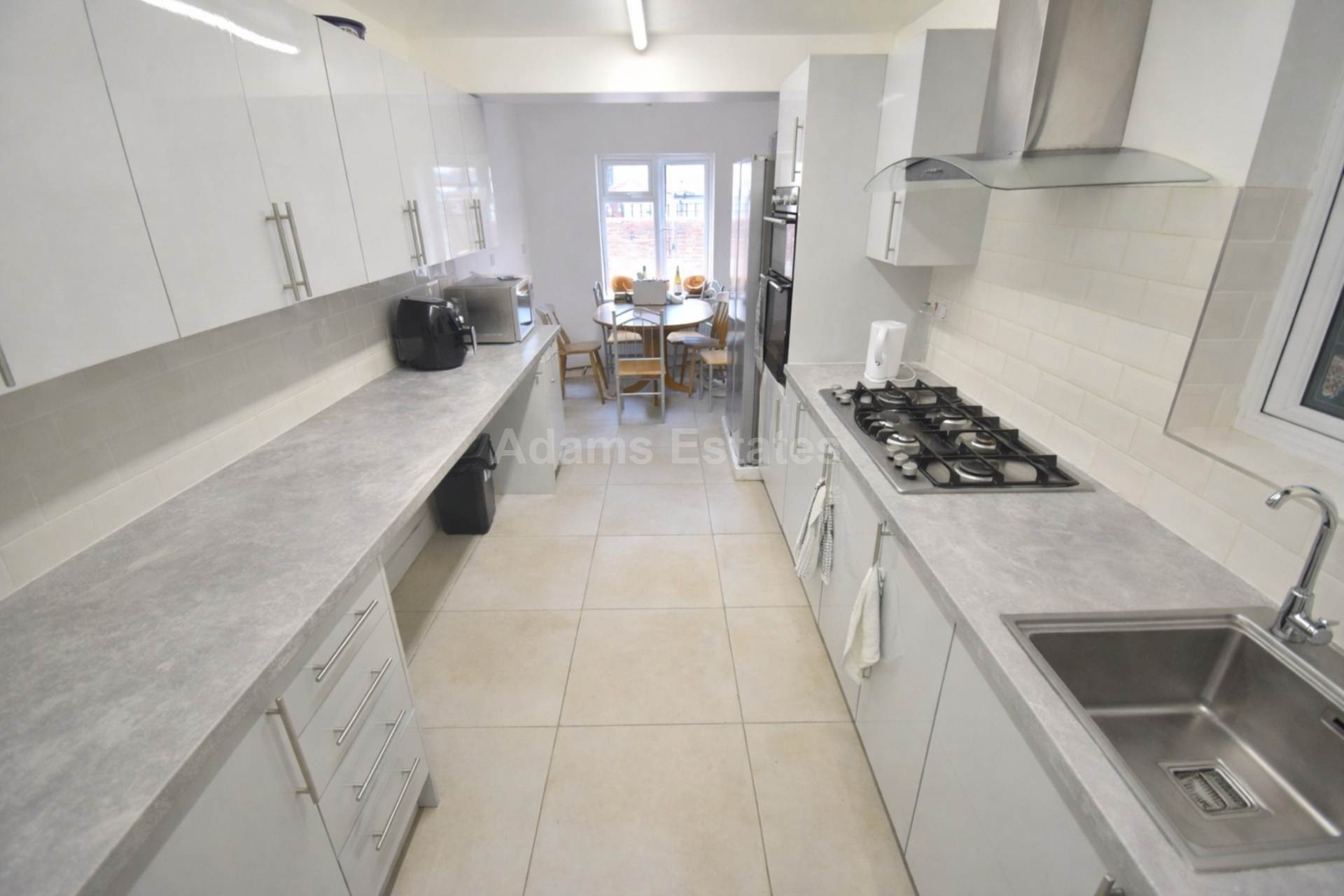 7 bed Mid Terraced House for rent in Reading. From Student Holmes - University Office