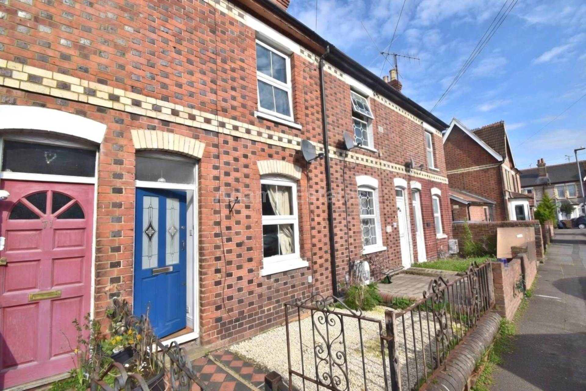 4 bed Mid Terraced House for rent in Reading. From Student Holmes - University Office