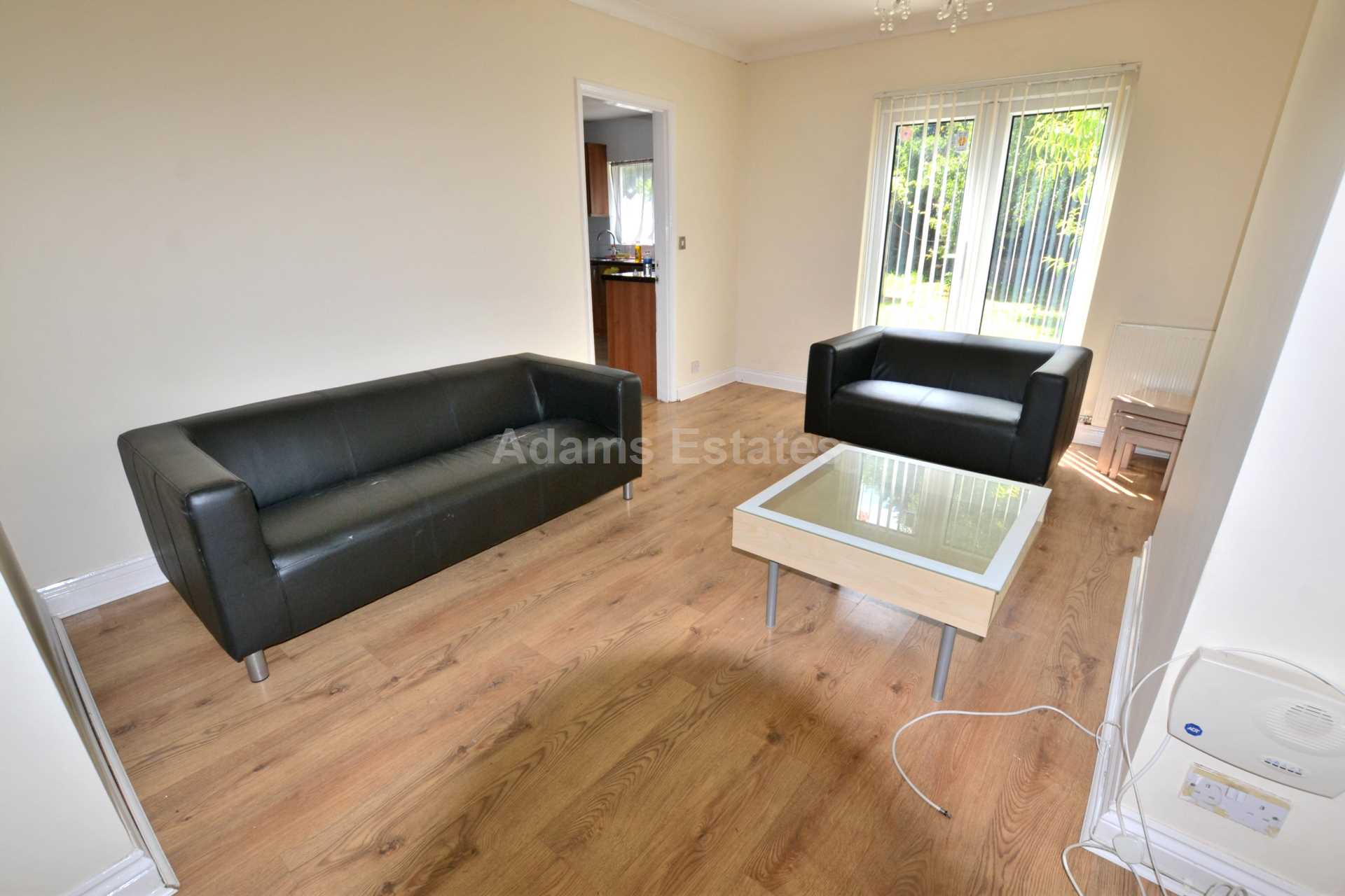 3 bed Semi Detached for rent in Reading. From Student Holmes - University Office