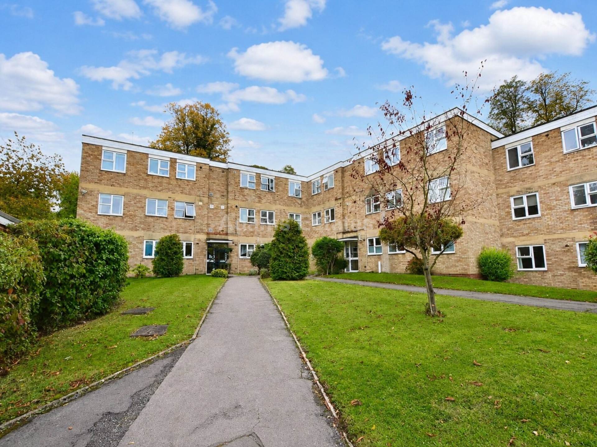 2 bed 1st Floor Flat for rent in Reading. From Student Holmes - University Office