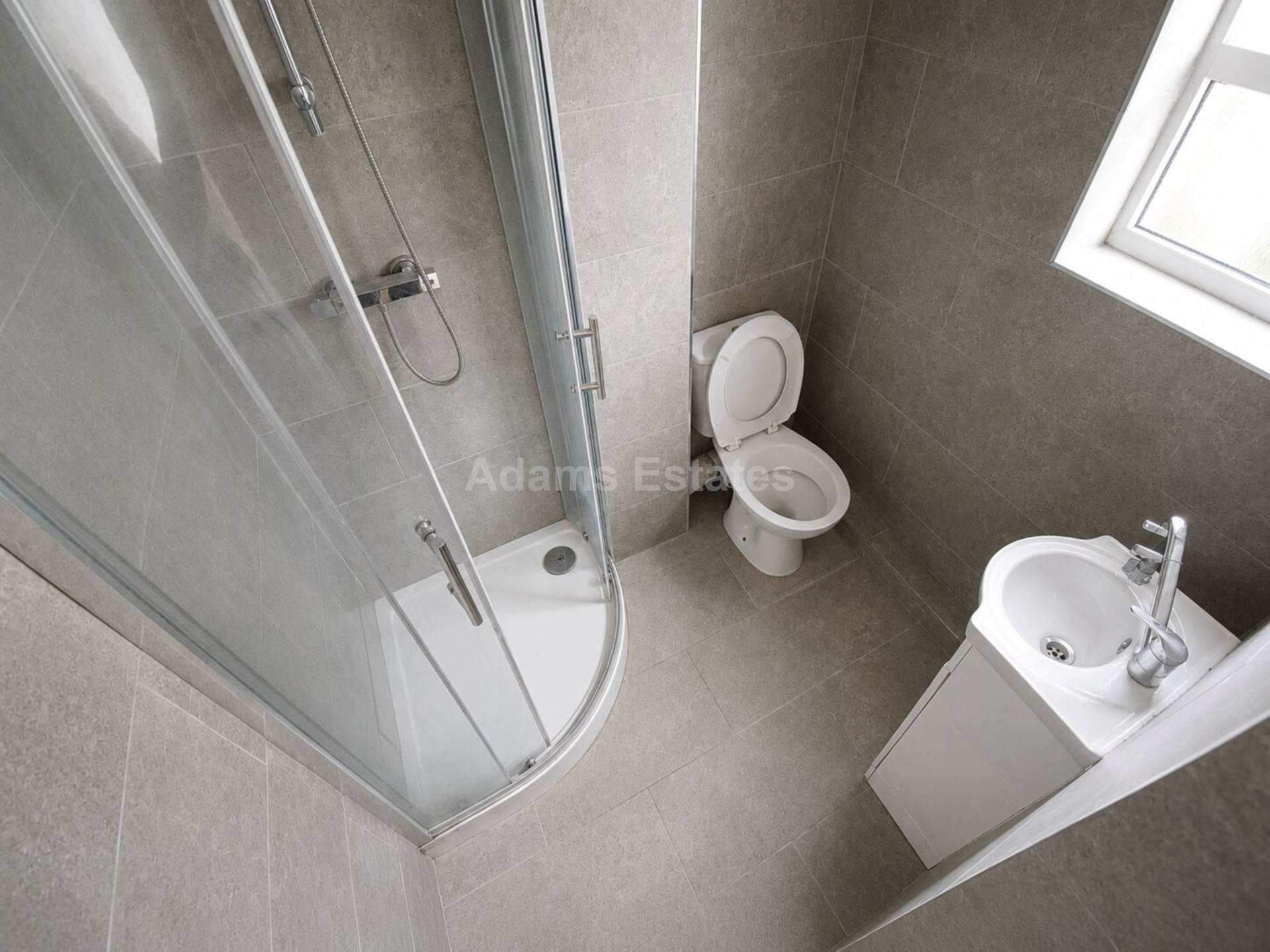 5 bed Mid Terraced House for rent in Reading. From Student Holmes - University Office
