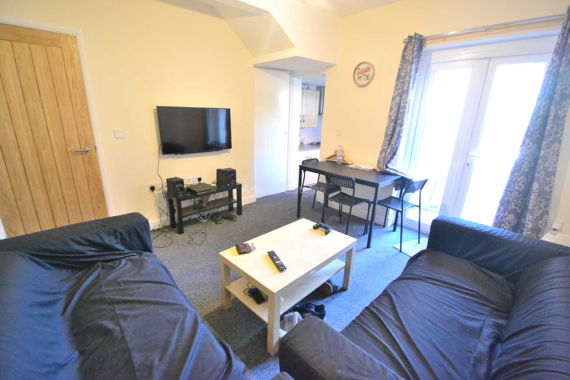 6 bed Mid Terraced House for rent in Reading. From Student Holmes - University Office