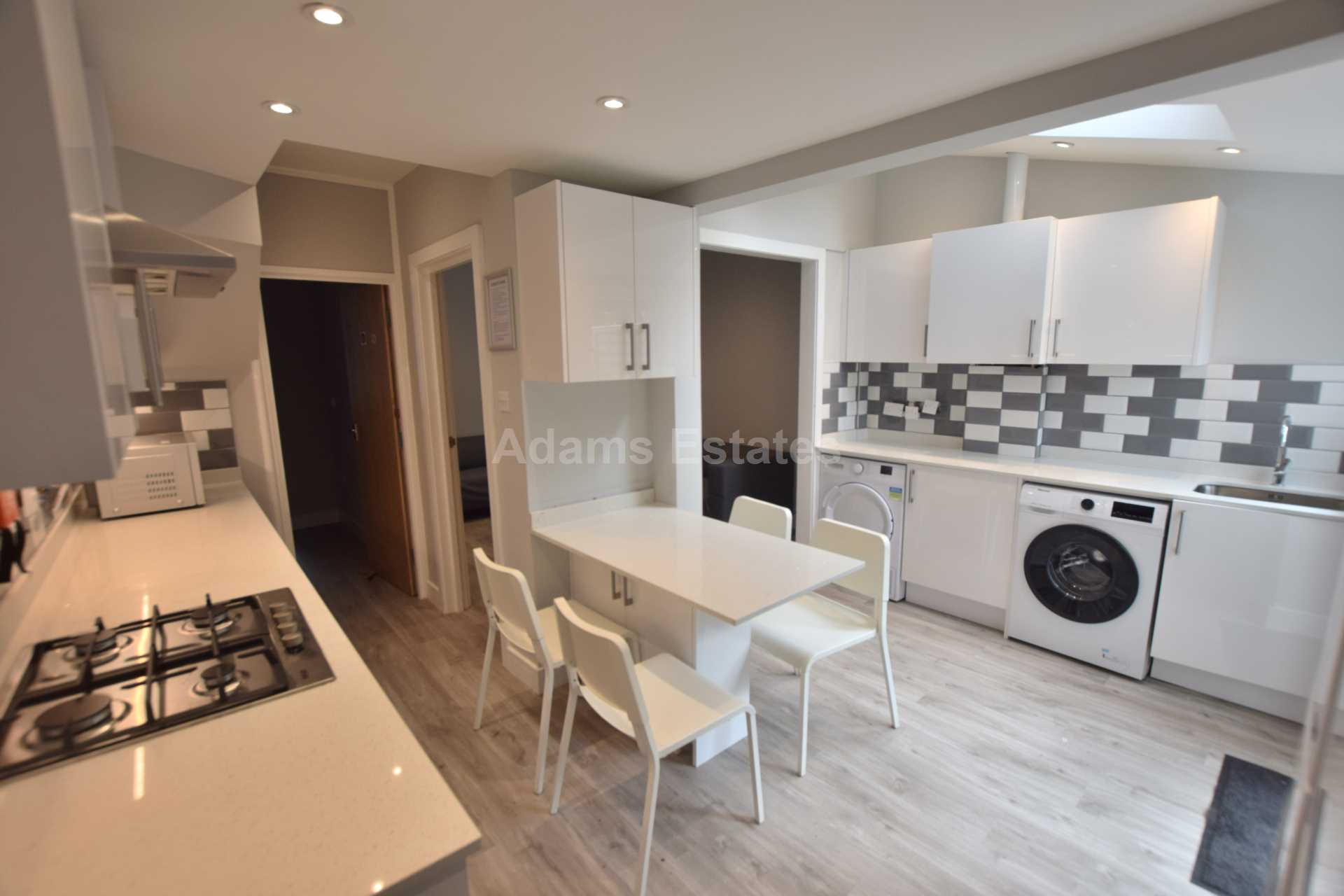 6 bed Mid Terraced House for rent in Reading. From Student Holmes - University Office