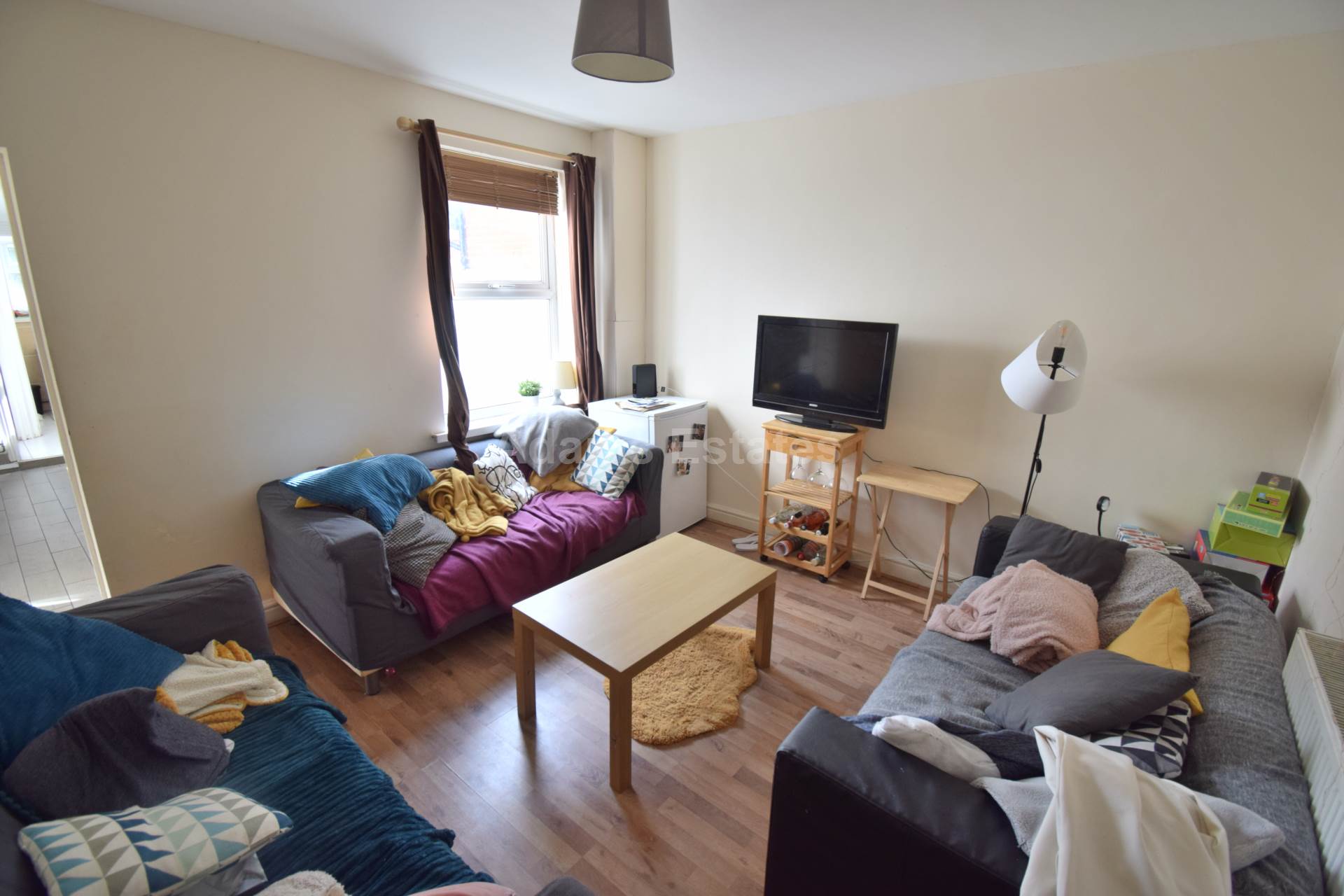 6 bed Mid Terraced House for rent in Reading. From Student Holmes - University Office