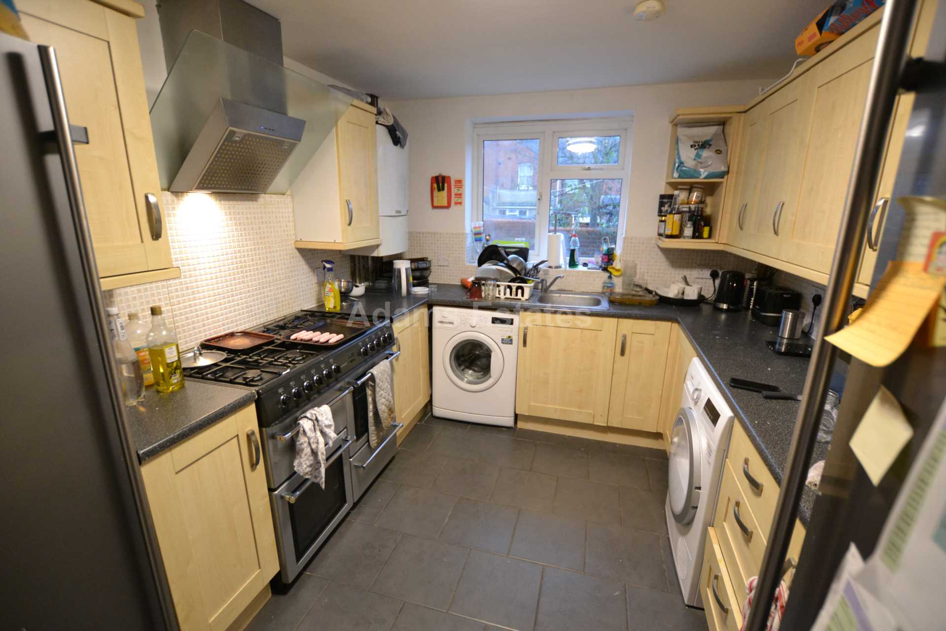 6 bed Mid Terraced House for rent in Reading. From Student Holmes - University Office