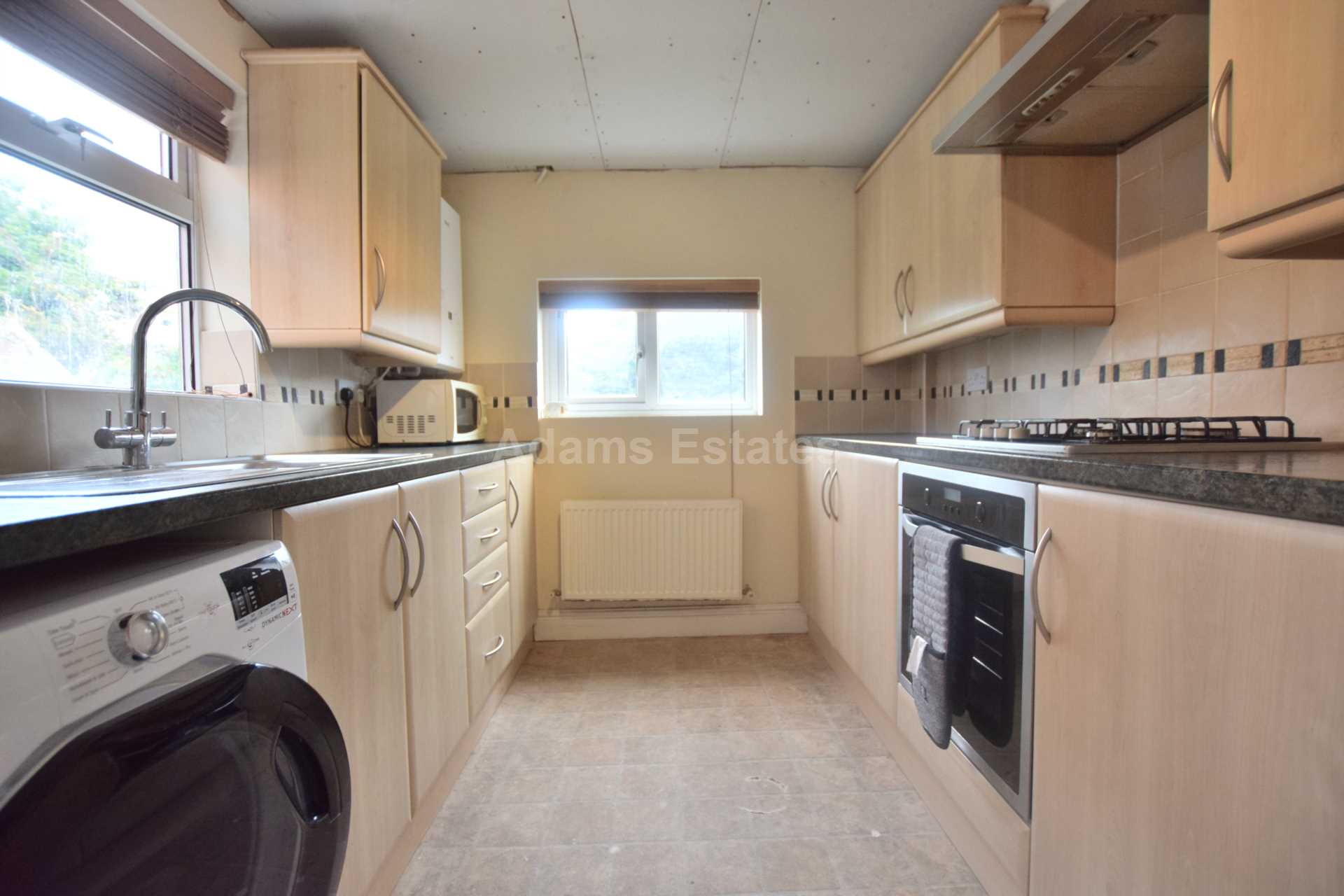 4 bed Mid Terraced House for rent in Reading. From Student Holmes - University Office