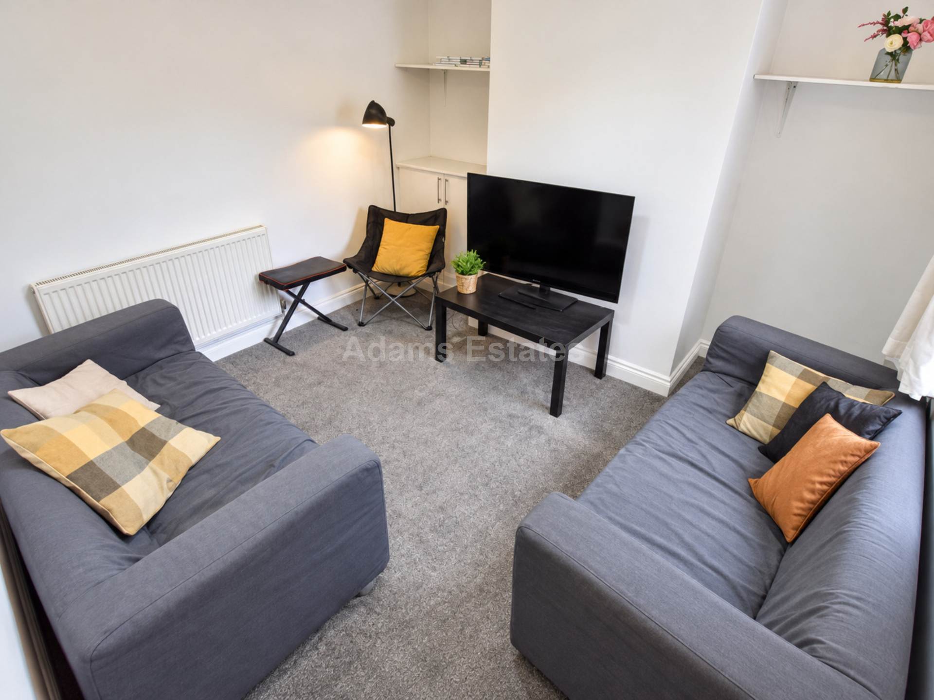 5 bed Mid Terraced House for rent in Reading. From Student Holmes - University Office