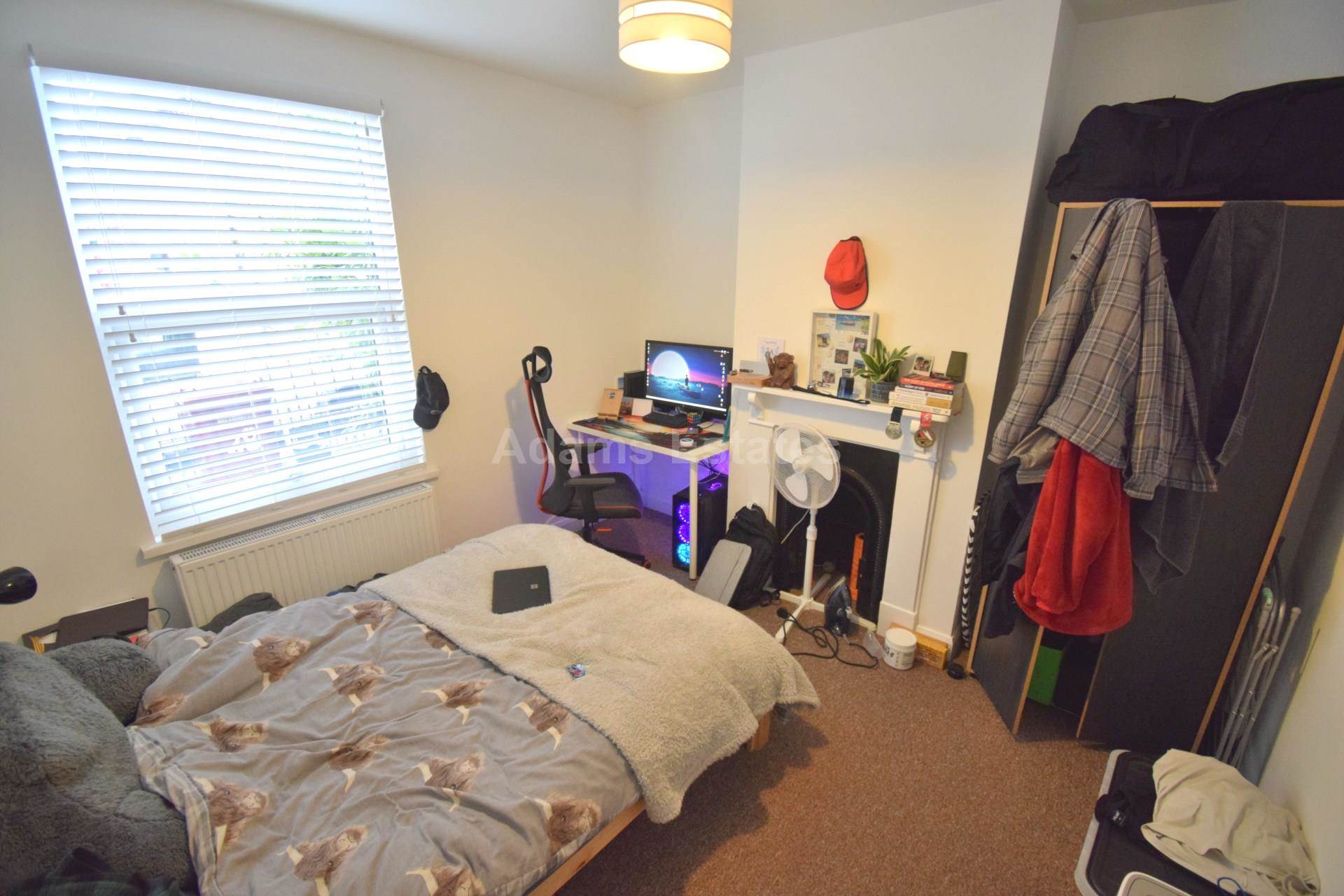 4 bed Mid Terraced House for rent in Reading. From Student Holmes - University Office