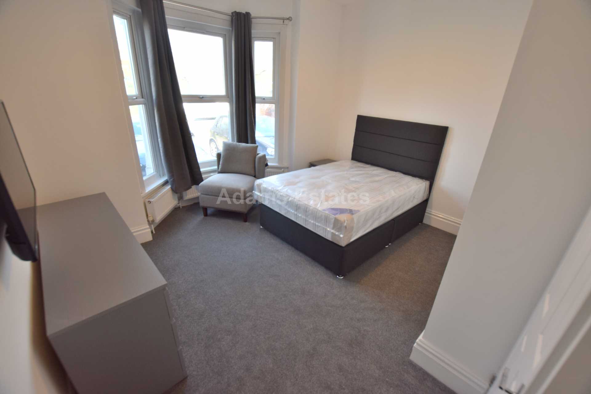 8 bed Semi Detached for rent in Reading. From Student Holmes - University Office
