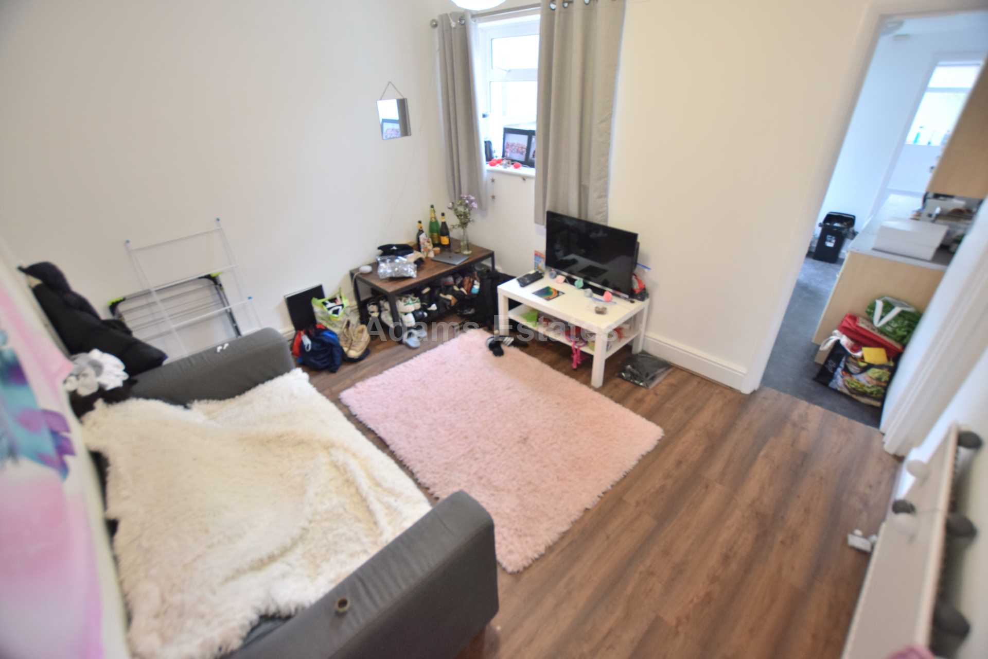 3 bed Mid Terraced House for rent in Reading. From Student Holmes - University Office