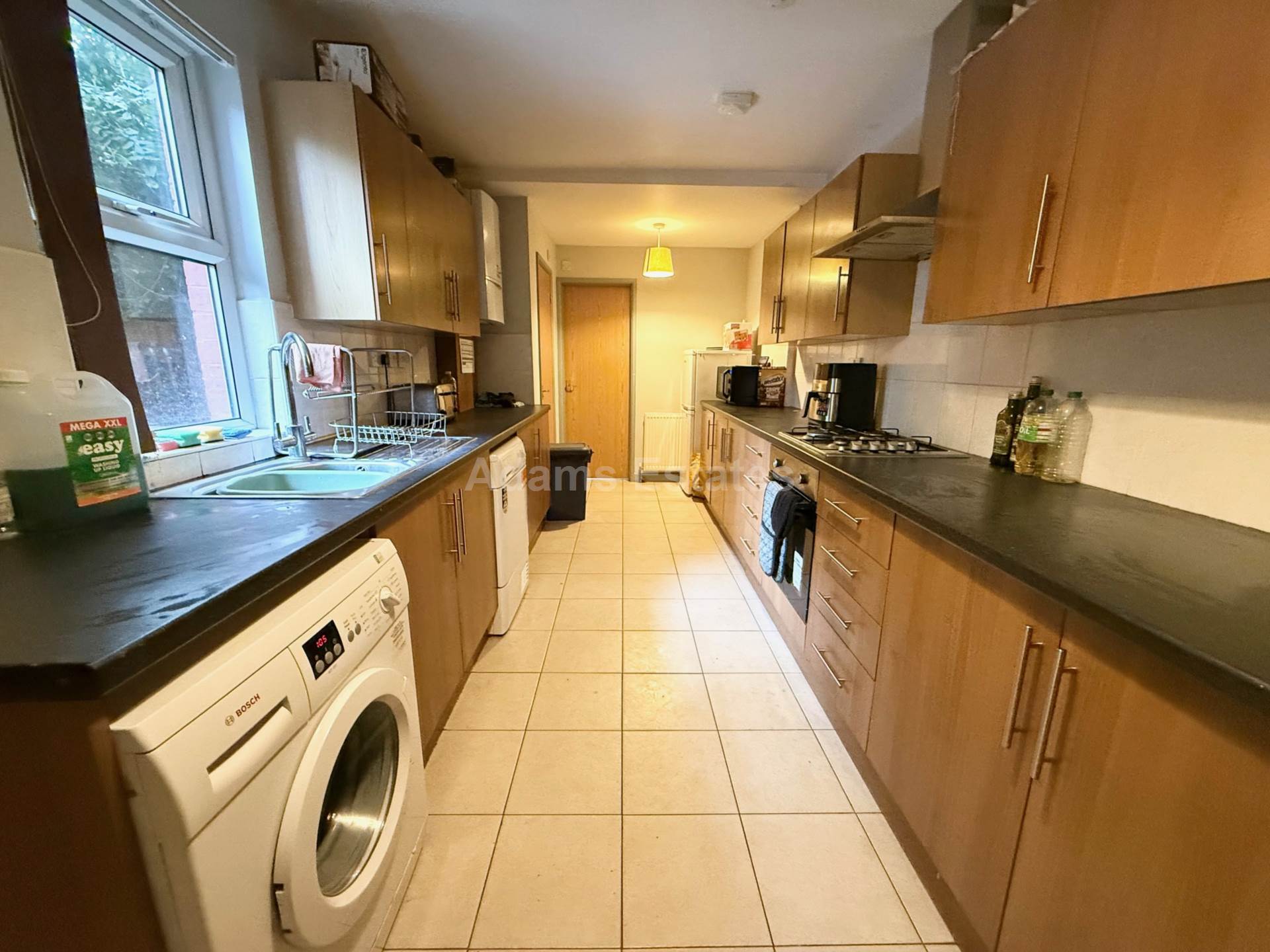 6 bed Mid Terraced House for rent in Reading. From Student Holmes - University Office