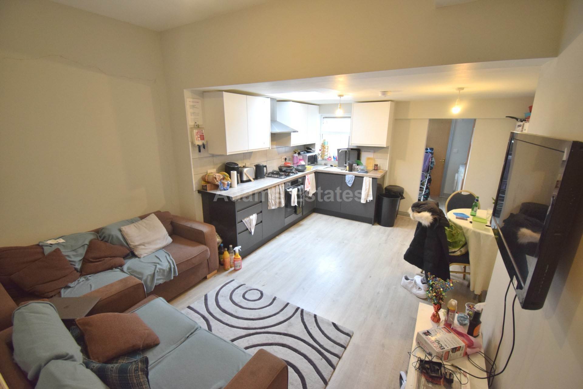 6 bed Mid Terraced House for rent in Reading. From Student Holmes - University Office