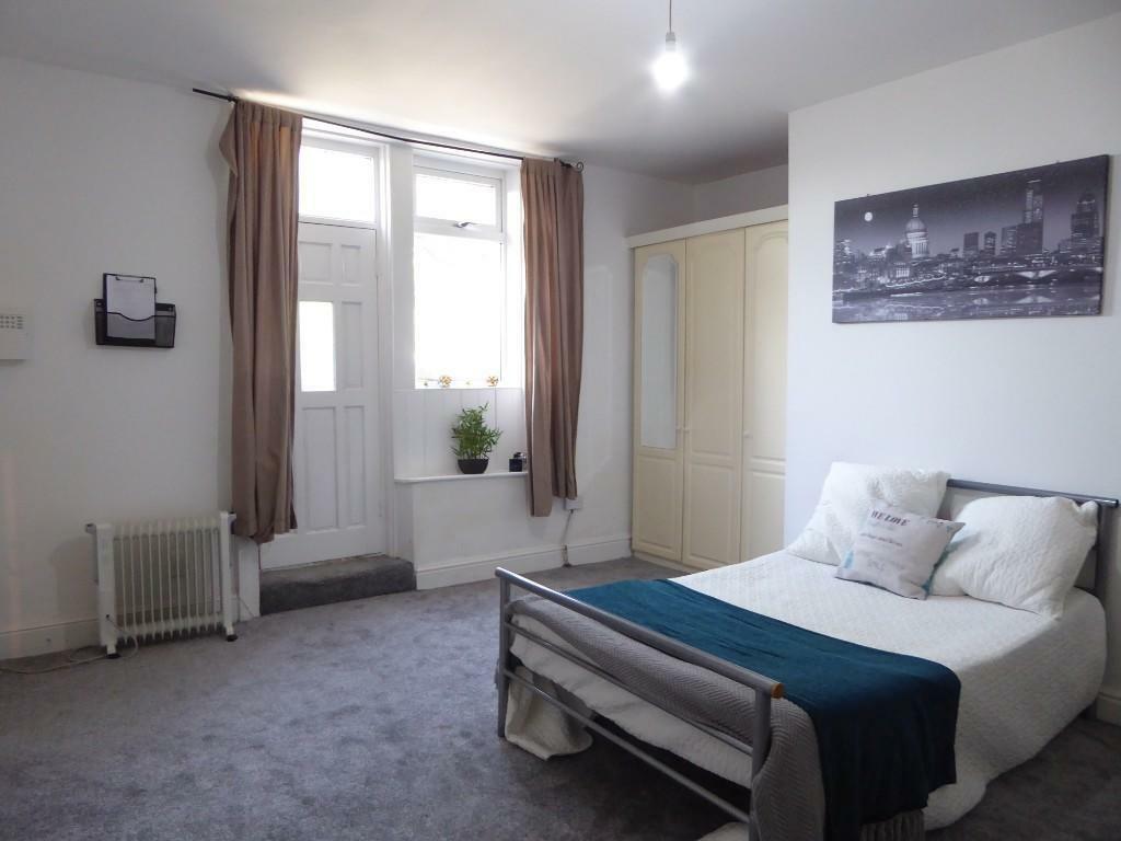 1 bed Mid Terraced House for rent in Huddersfield. From Student Haven - Huddersfield