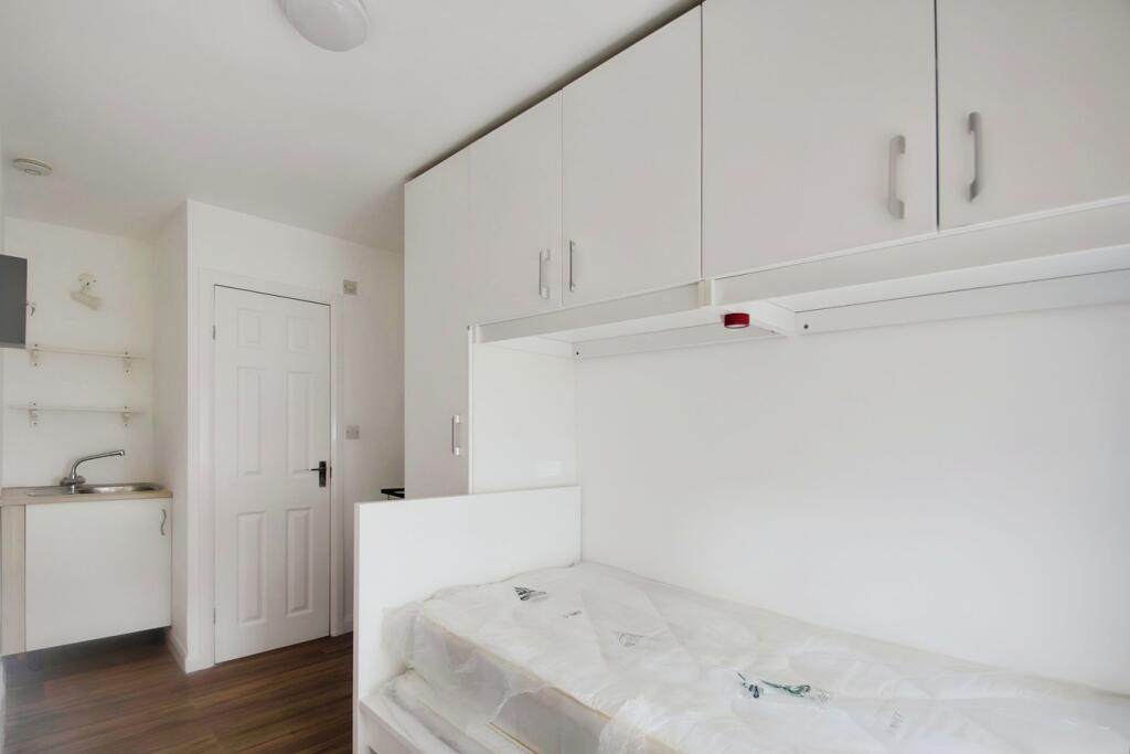 4 bed House Share for rent in Hayes. From Oakwood Estates - Iver