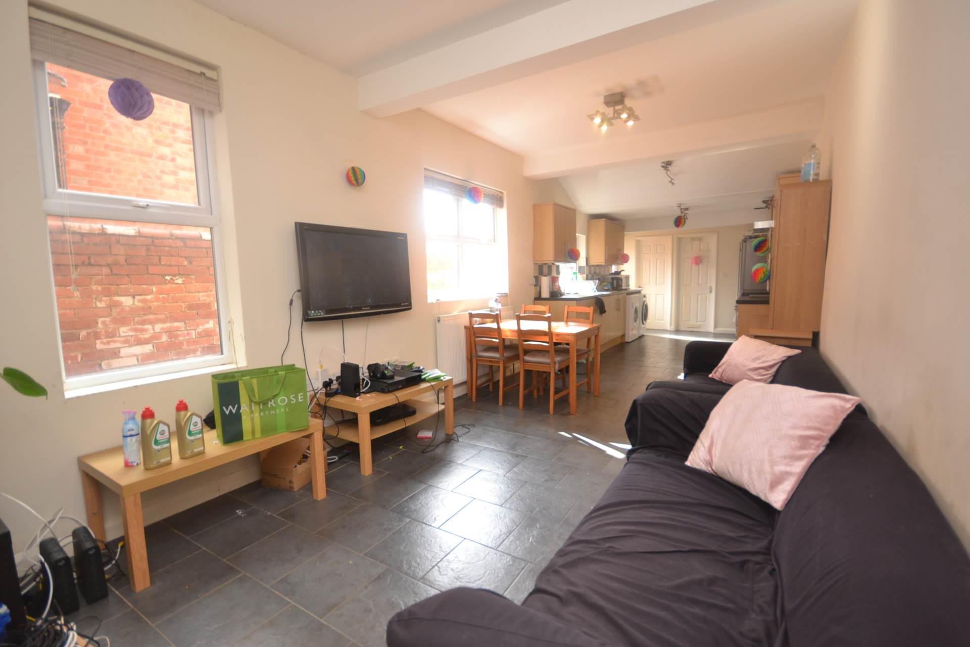 8 bed Mid Terraced House for rent in Reading. From Westgate Students