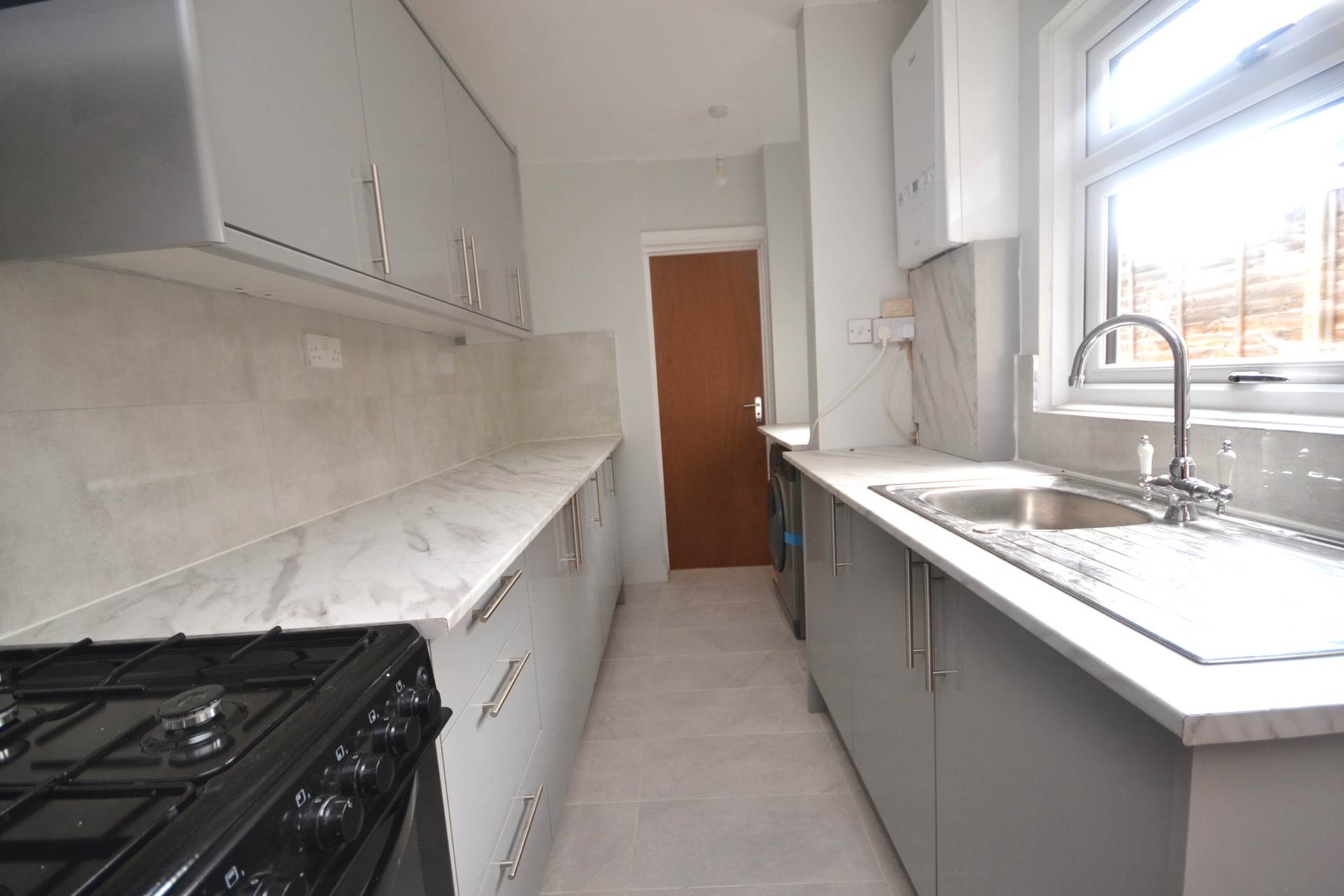 5 bed Mid Terraced House for rent in Reading. From Westgate Students