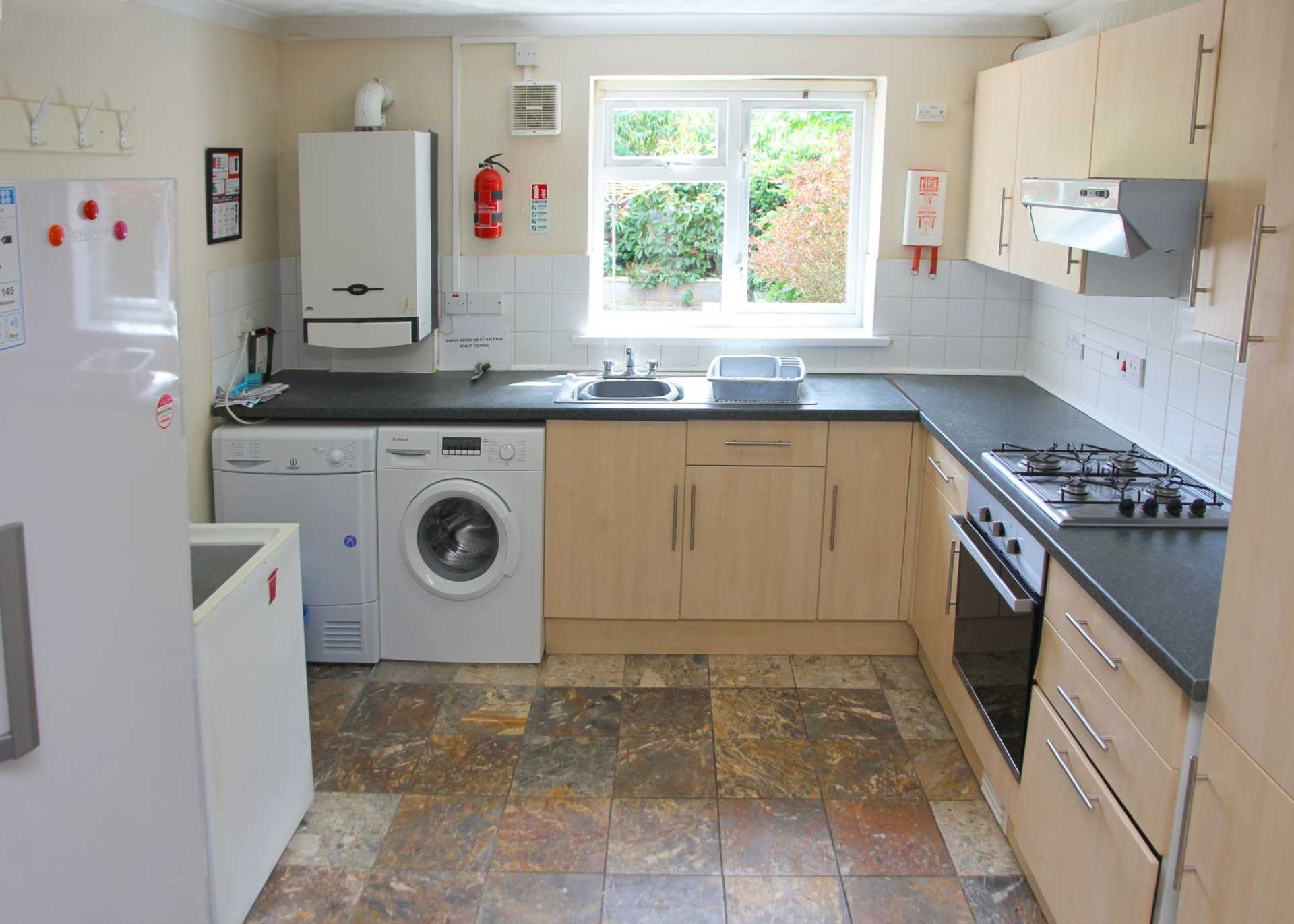 6 bed Mid Terraced House for rent in Reading. From Westgate Students 6 bed Mid Terraced House for rent in Reading. From Westgate Students