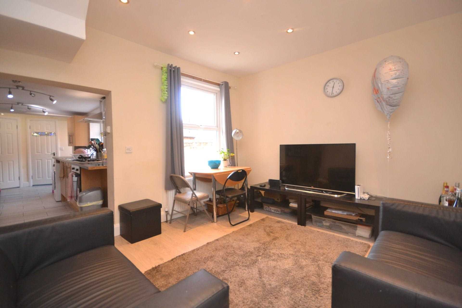 6 bed Mid Terraced House for rent in Reading. From Westgate Students