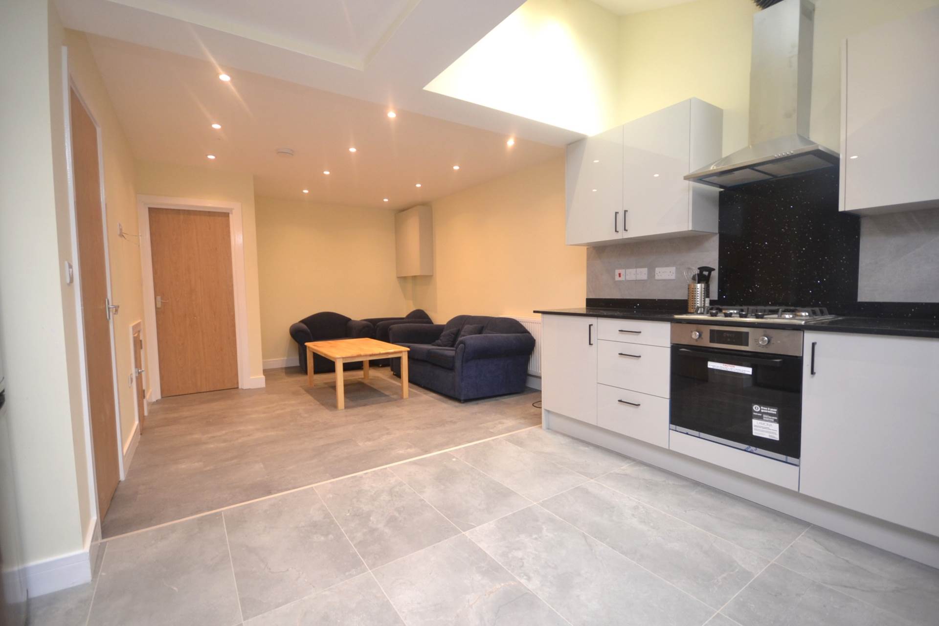 5 bed Mid Terraced House for rent in Reading. From Westgate Students