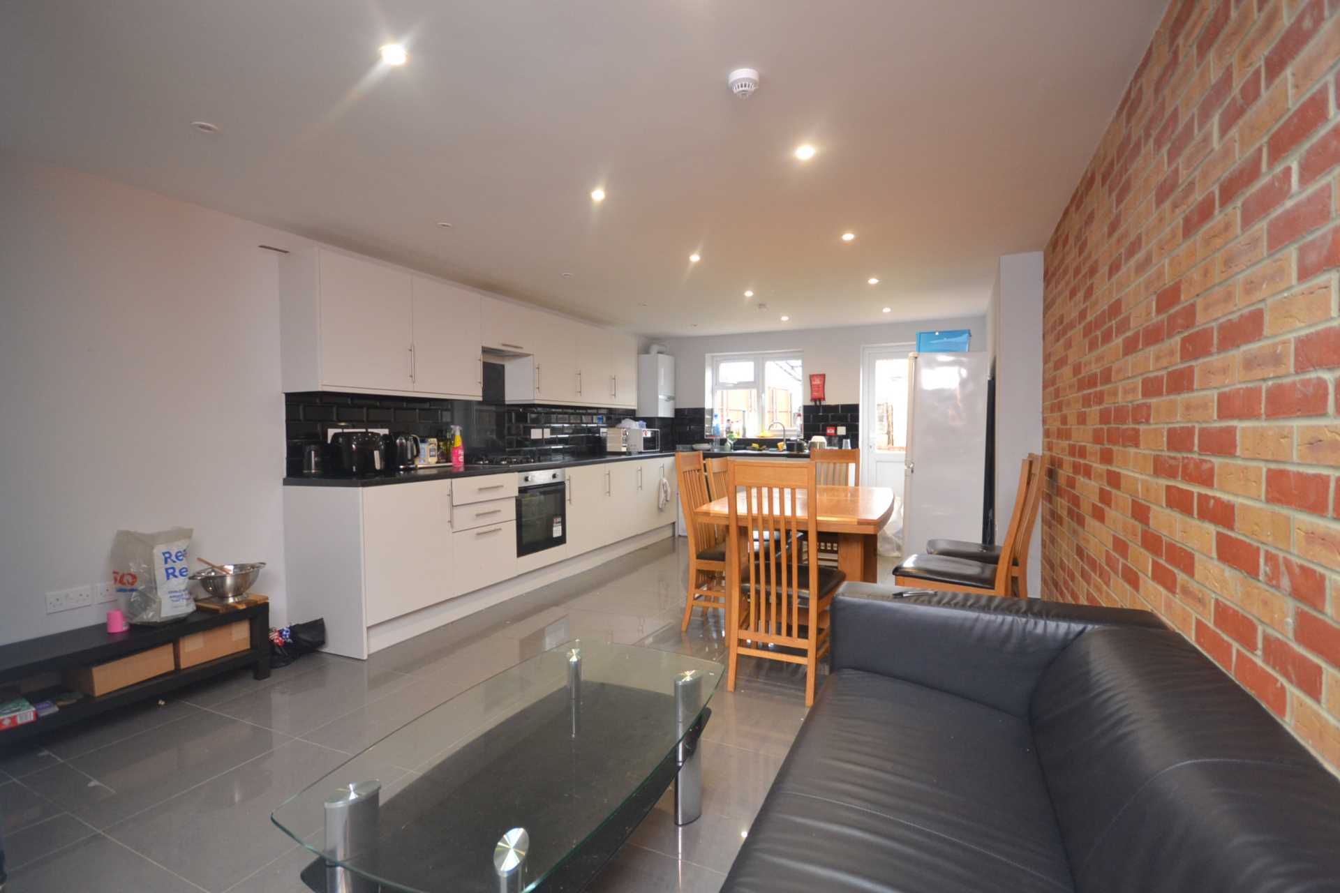 6 bed Mid Terraced House for rent in Reading. From Westgate Students