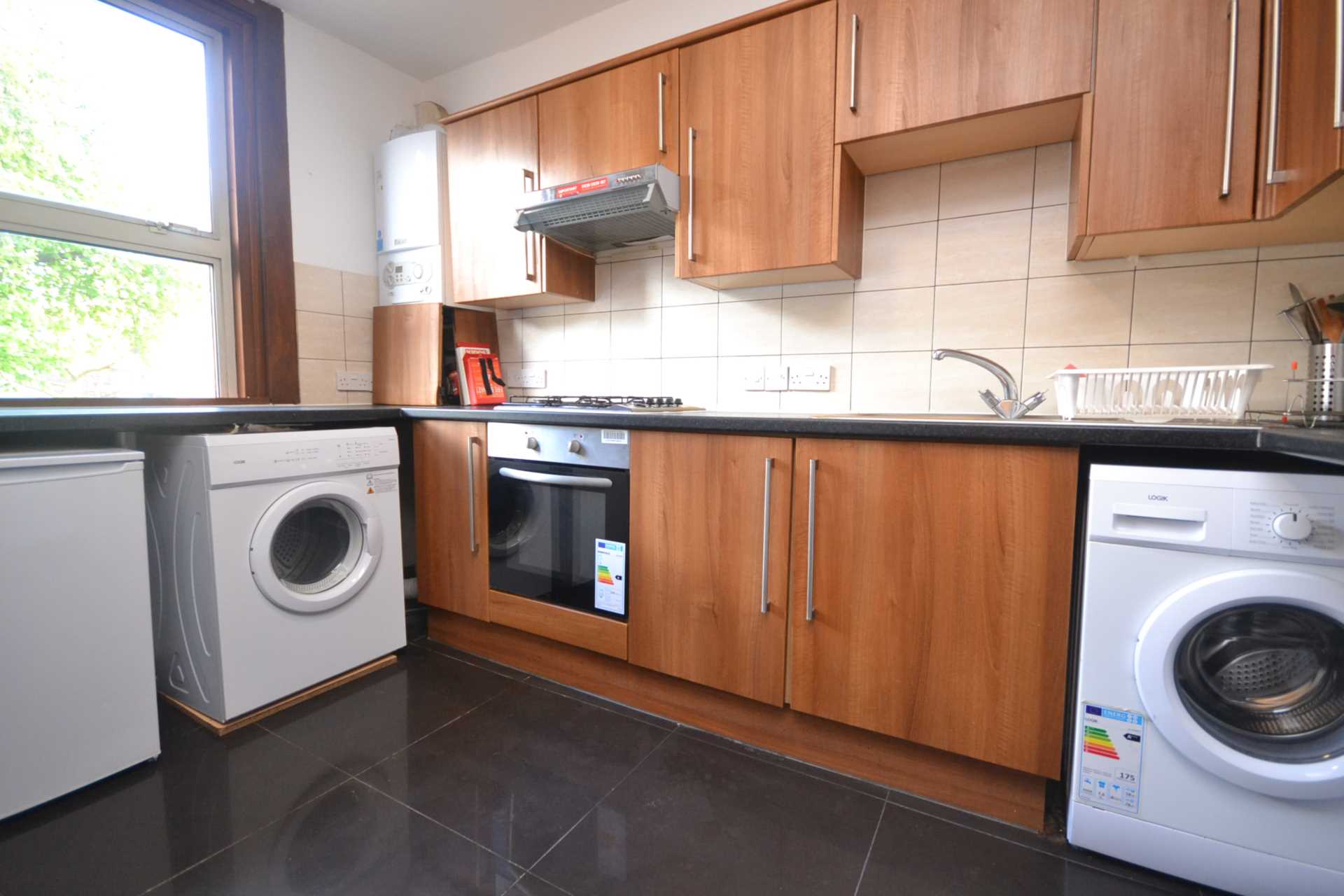 6 bed Mid Terraced House for rent in Reading. From Westgate Students 6 bed Mid Terraced House for rent in Reading. From Westgate Students